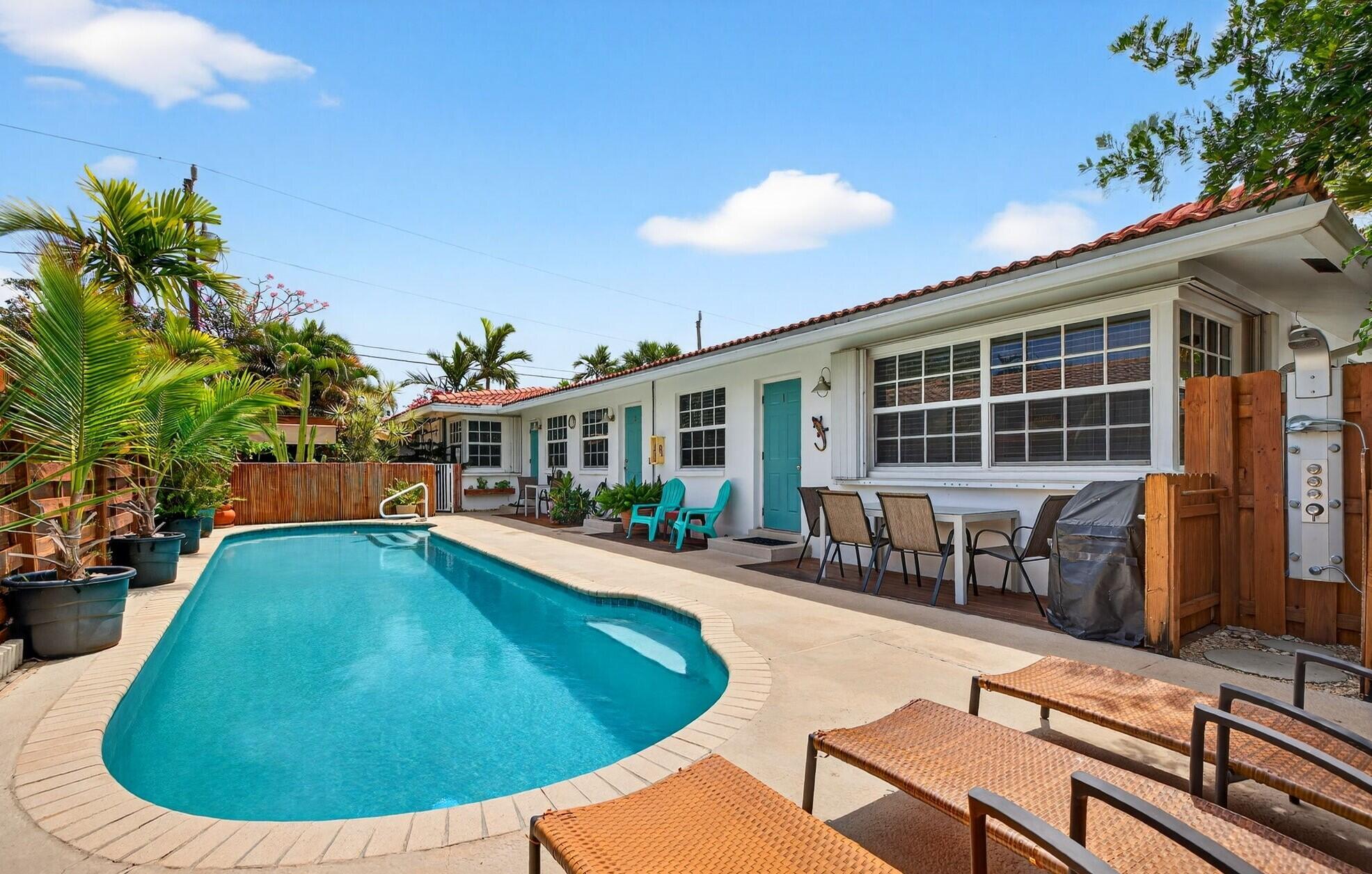 Foto de propiedad en 4532 Poinciana Street, Lauderdale-By-The-Sea, FL 33308 Lauderdale-By-The-Sea con MLS# 