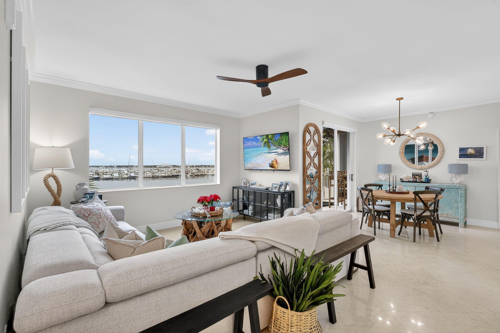 Foto de propiedad en 675 NW Flagler Avenue Unit 202, Stuart, FL 34994 Stuart con MLS# 