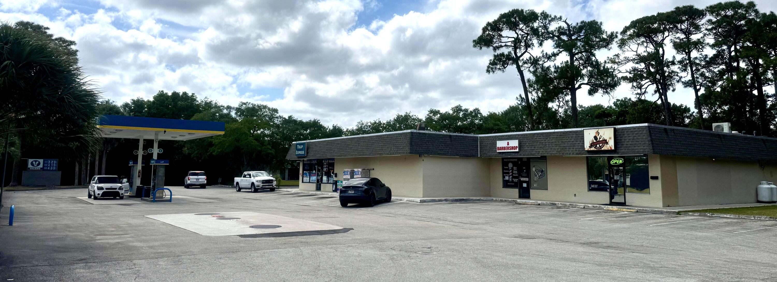 Foto de propiedad en 302 SW Tulip Boulevard, Port St. Lucie, FL Port St. Lucie con MLS# 