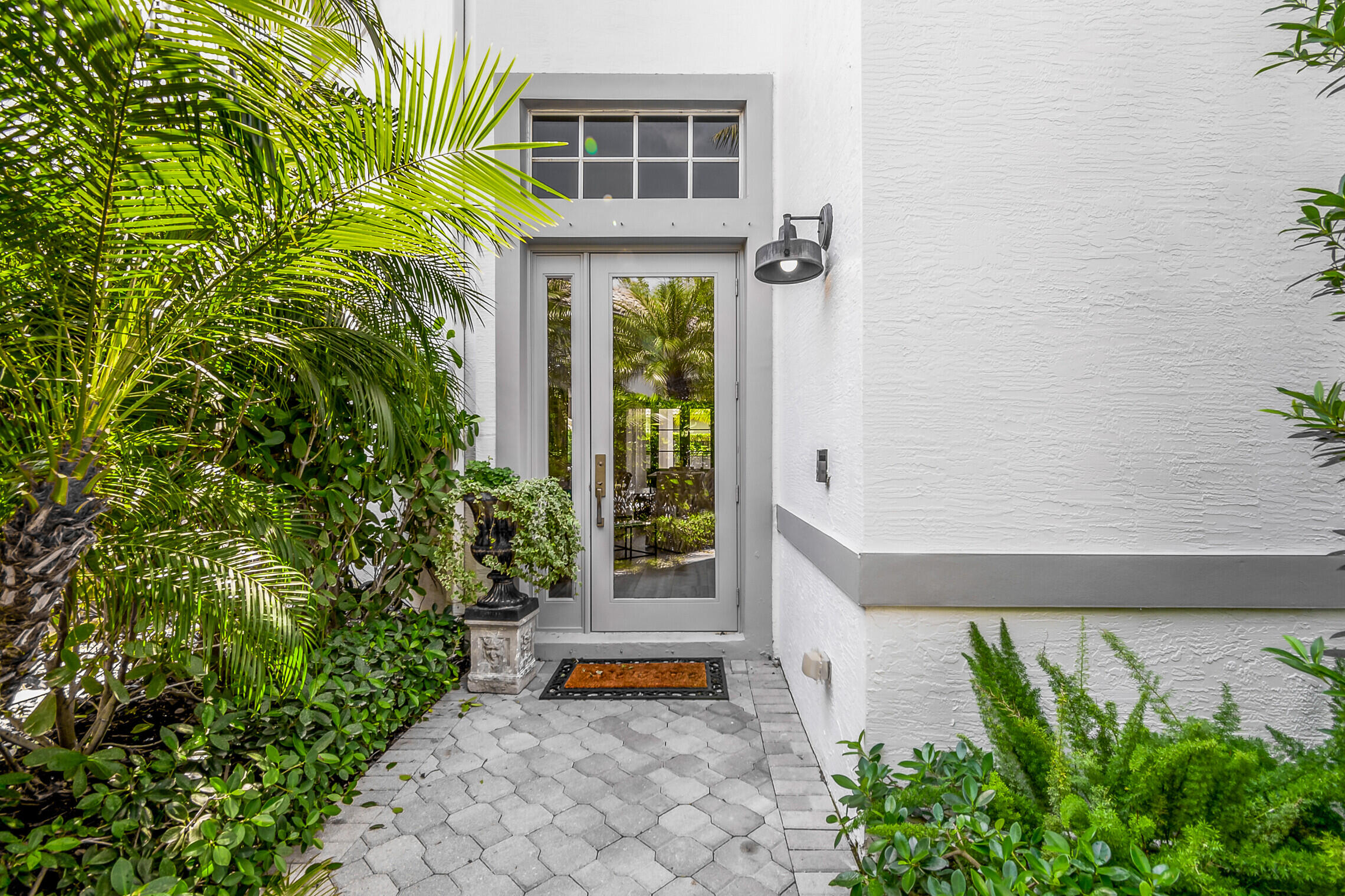 Foto de propiedad en 2427 Players Court, Wellington, FL 33414 Wellington con MLS# 