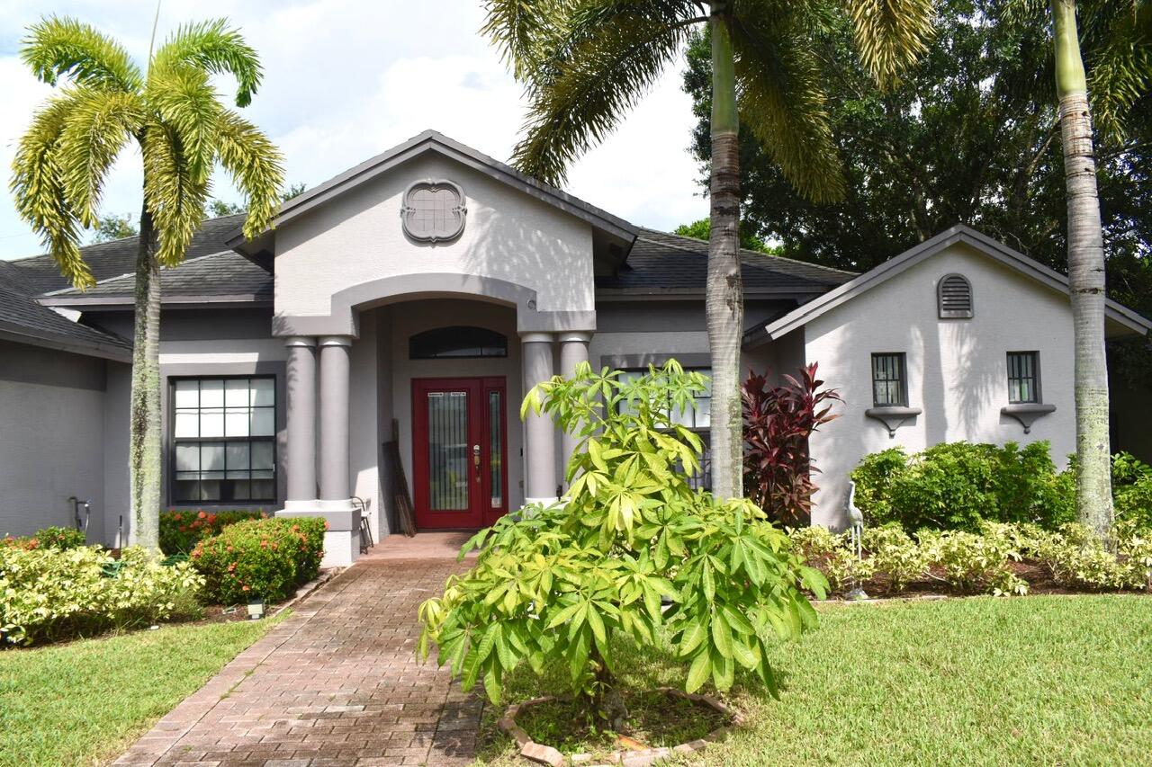 Foto de propiedad en 501 SW Bayshore Boulevard, Port St. Lucie, FL 34983 Port St. Lucie con MLS# 