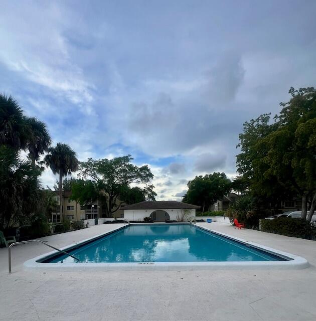 Foto de propiedad en 2700 Riverside Drive 103, Coral Springs, FL 33065 Coral Springs con MLS# 