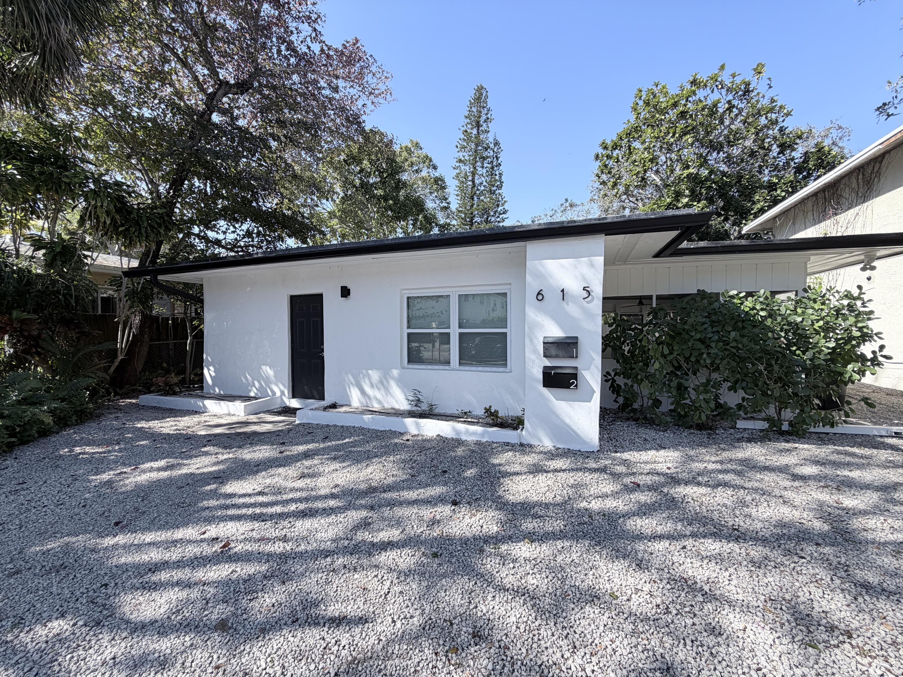 Foto de propiedad en 615 SW 14th Avenue 1-2, Fort Lauderdale, FL 33312 Fort Lauderdale con MLS# 
