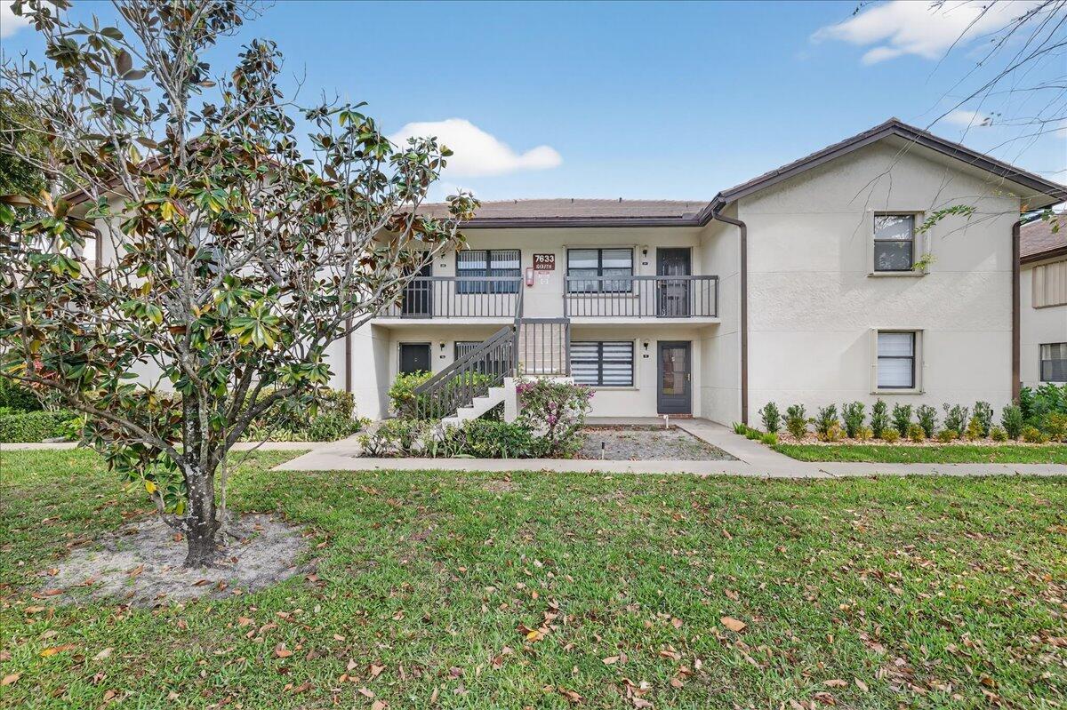 Foto de propiedad en 7633 Tahiti Lane 101, Lake Worth, FL 33467 Lake Worth con MLS# 