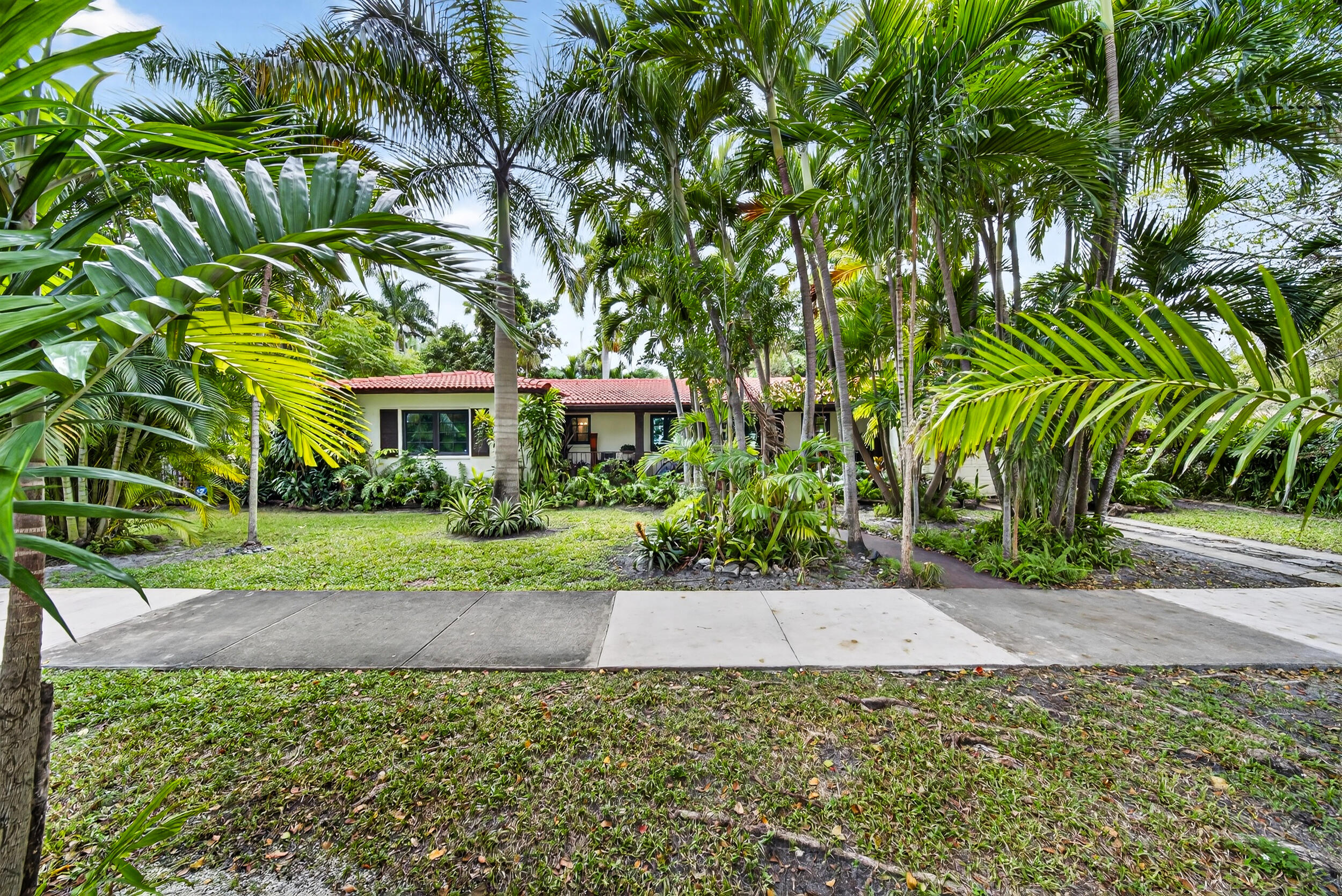 Foto de propiedad en 320 San Sebastian Avenue, Coral Gables, FL 33134 Coral Gables con MLS# 