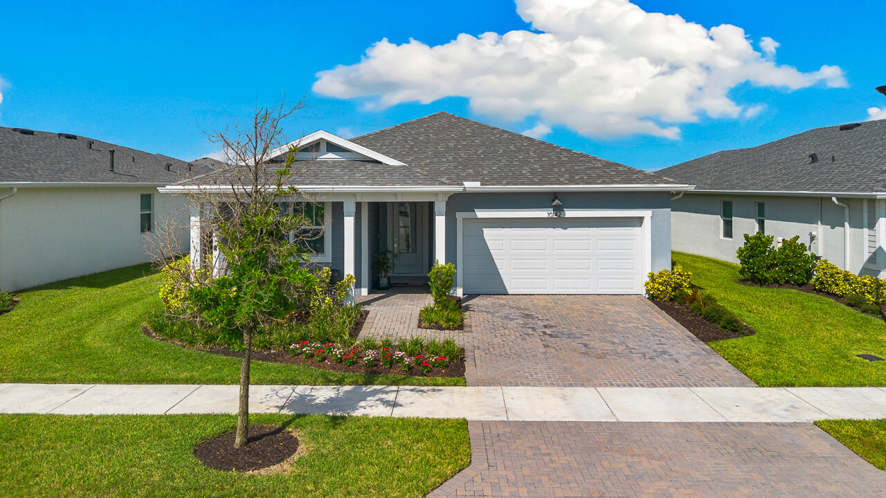 Foto de propiedad en 10142 SW Orana Drive, Port St. Lucie, FL 34987 Port St. Lucie con MLS# 