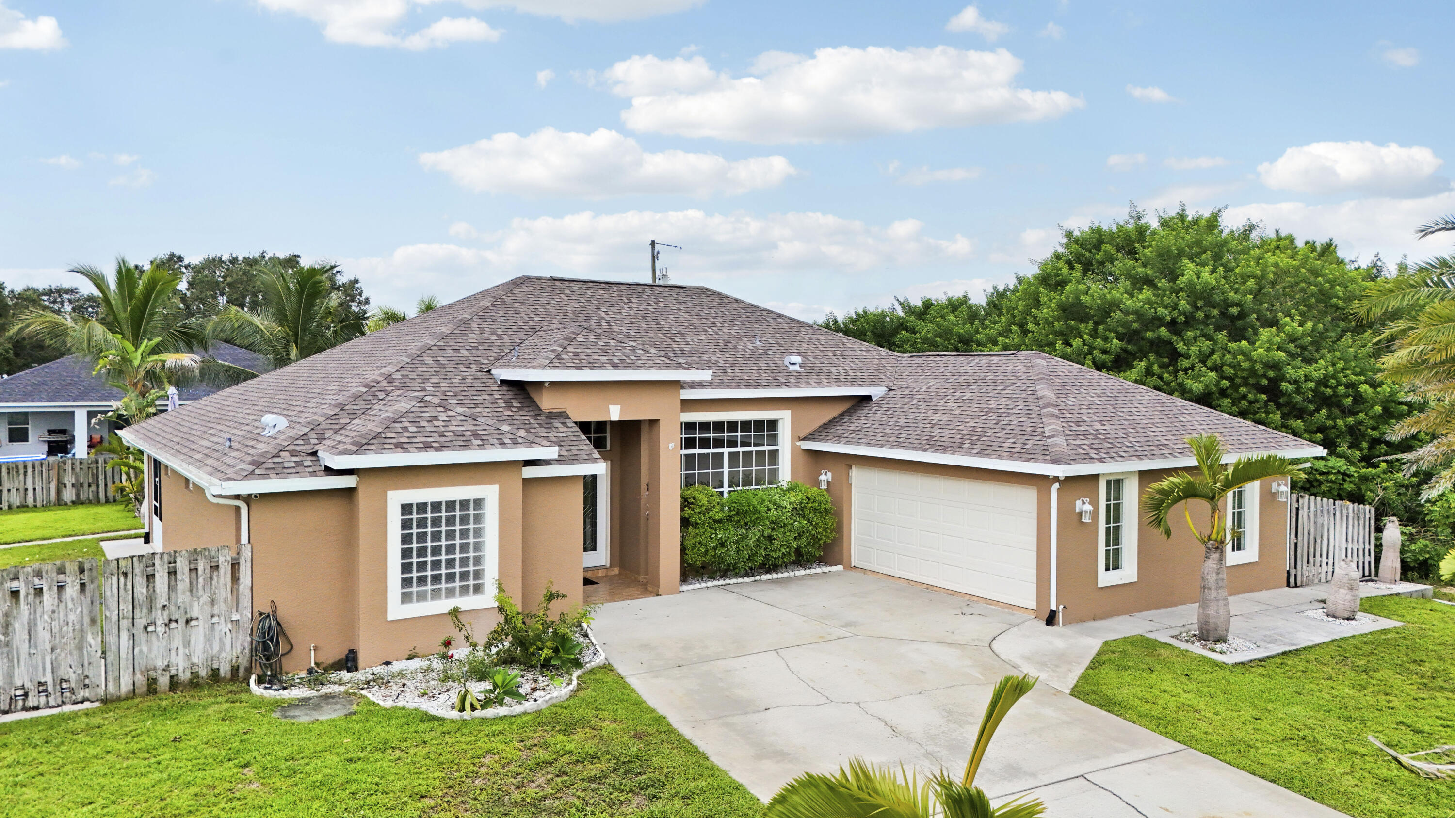 Foto de propiedad en 1114 SW Kalevala Drive, Port St. Lucie, FL 34953 Port St. Lucie con MLS# 