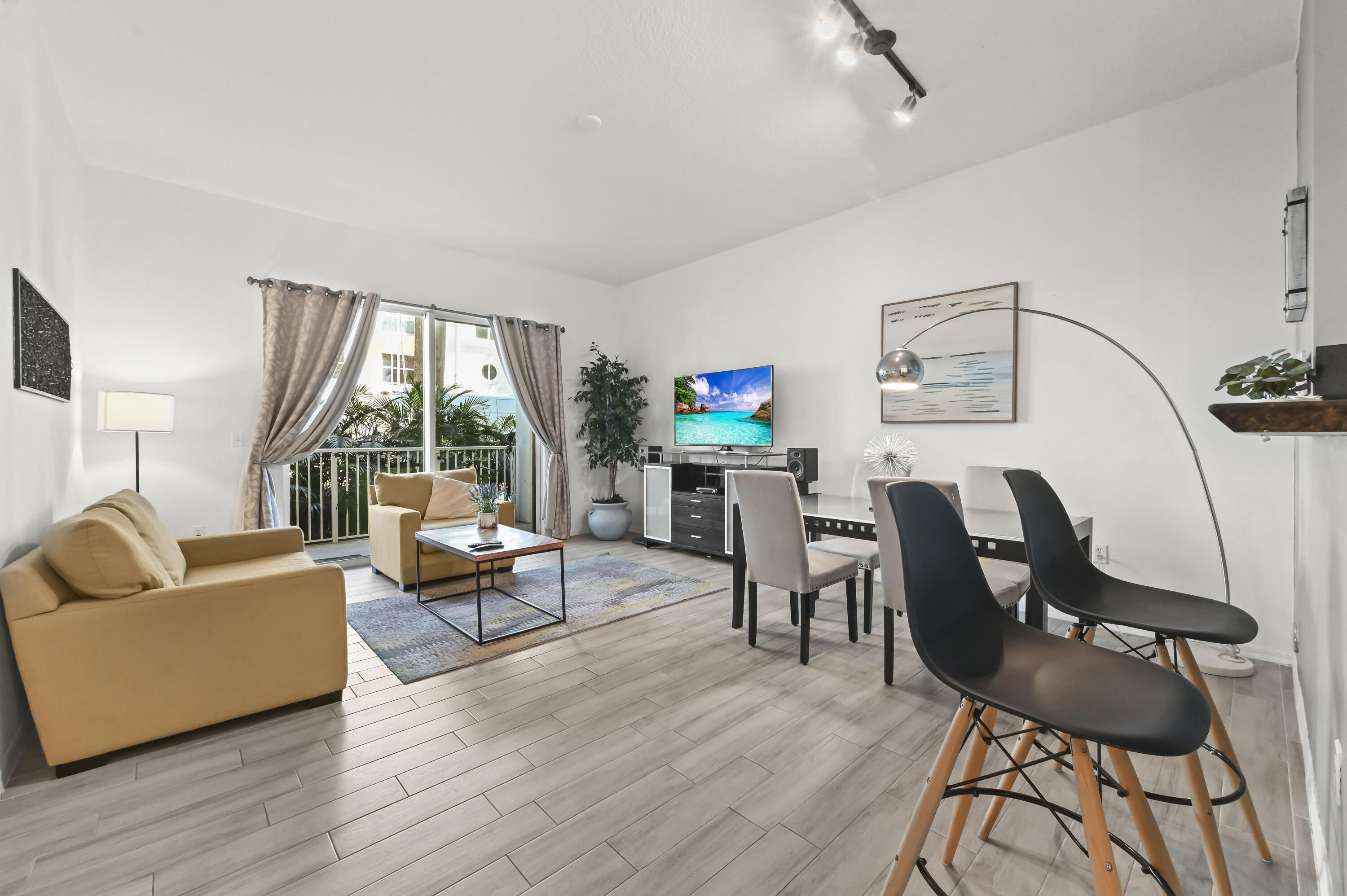 Foto de propiedad en 804 E Windward Way #122, Lantana, FL 33462 Lantana con MLS# 