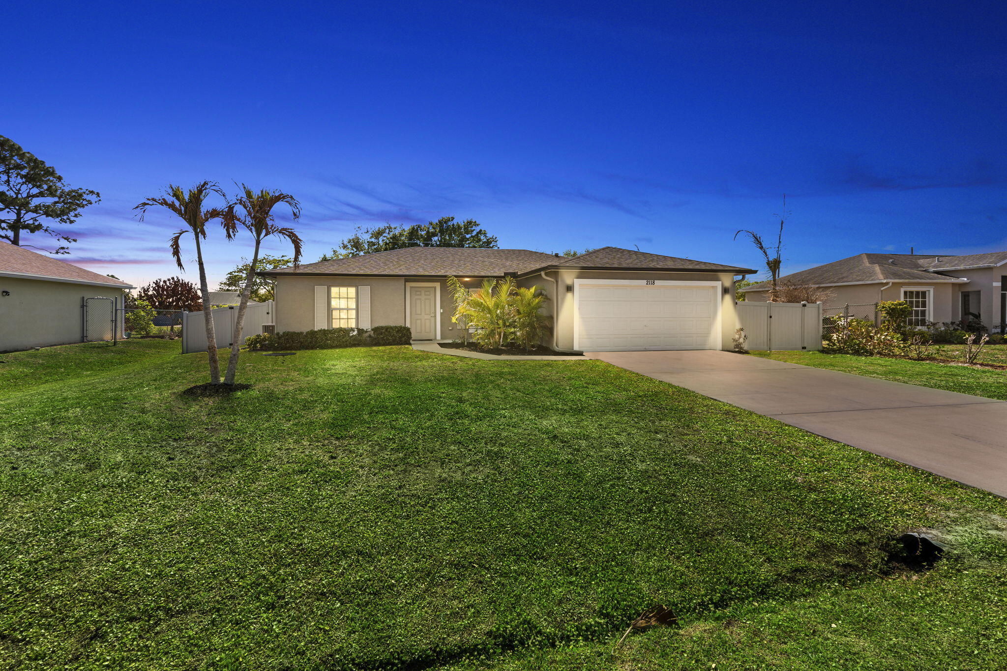 Foto de propiedad en 2118 SE Genoa Street, Port St. Lucie, FL 34952 Port St. Lucie con MLS# 