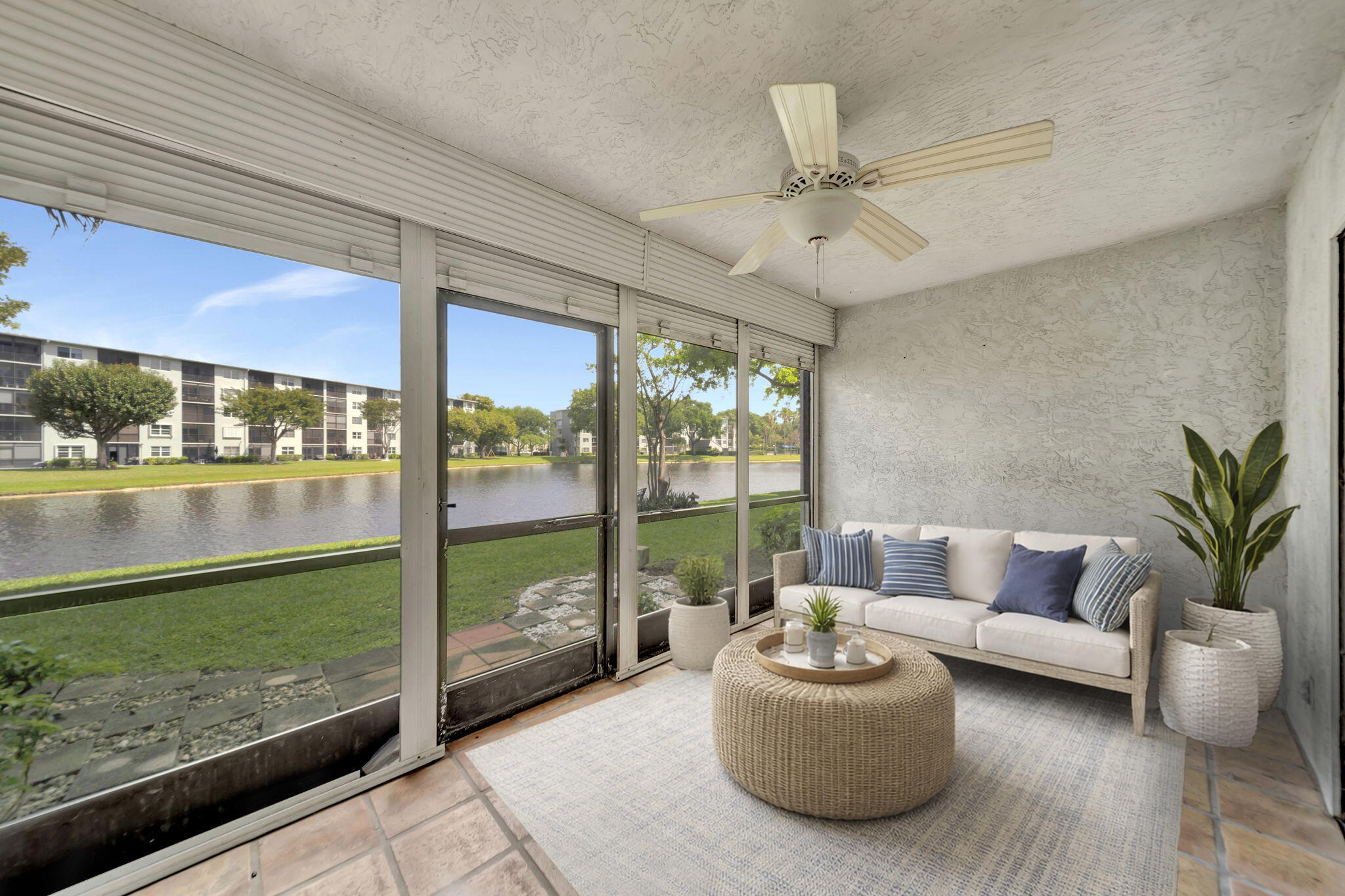 Foto de propiedad en 2215 Cypress Island Drive #103, Pompano Beach, FL 33069 Pompano Beach con MLS# 
