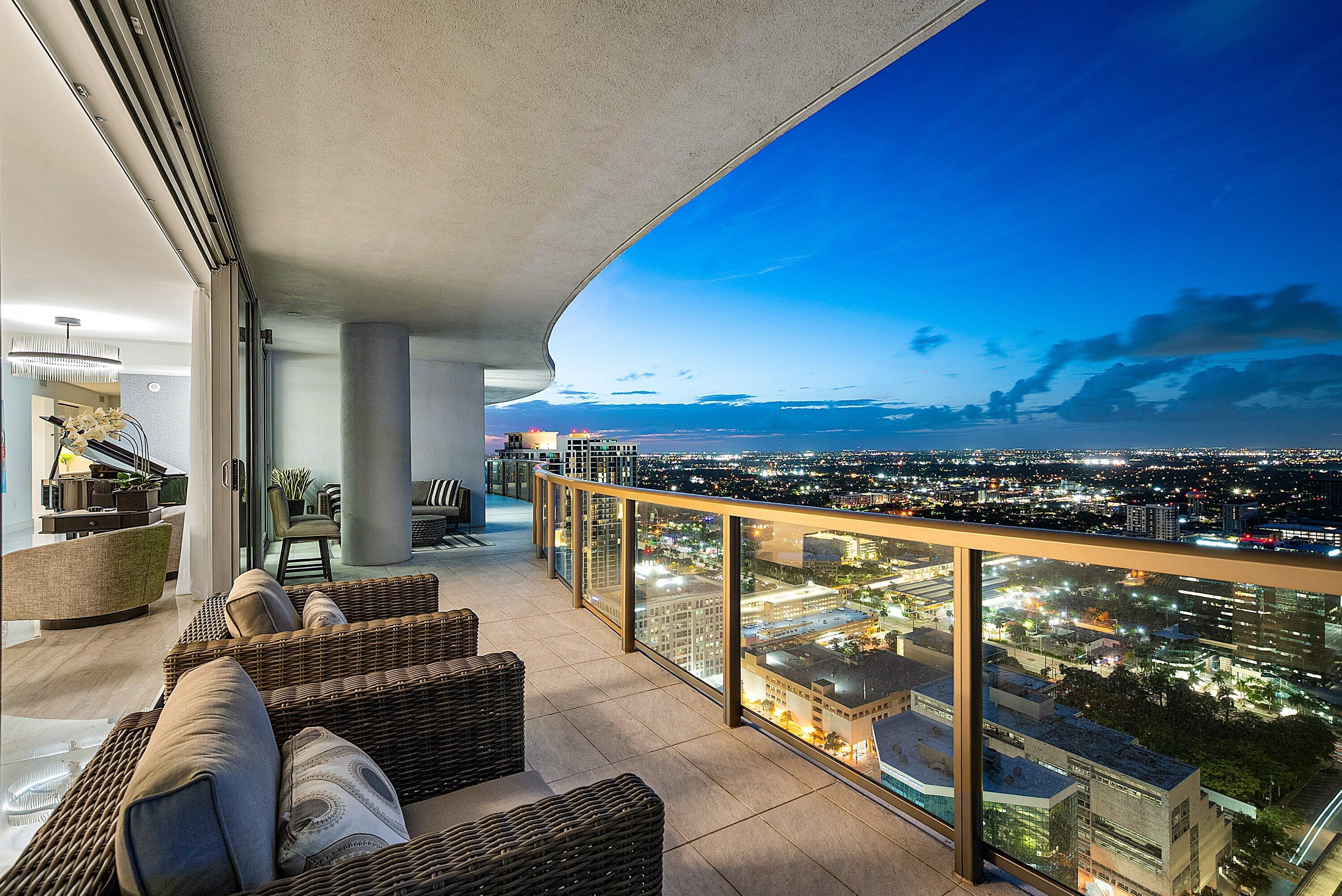 Foto de propiedad en 100 E Las Olas Boulevard 4301, Fort Lauderdale, FL 33301 Fort Lauderdale con MLS# 