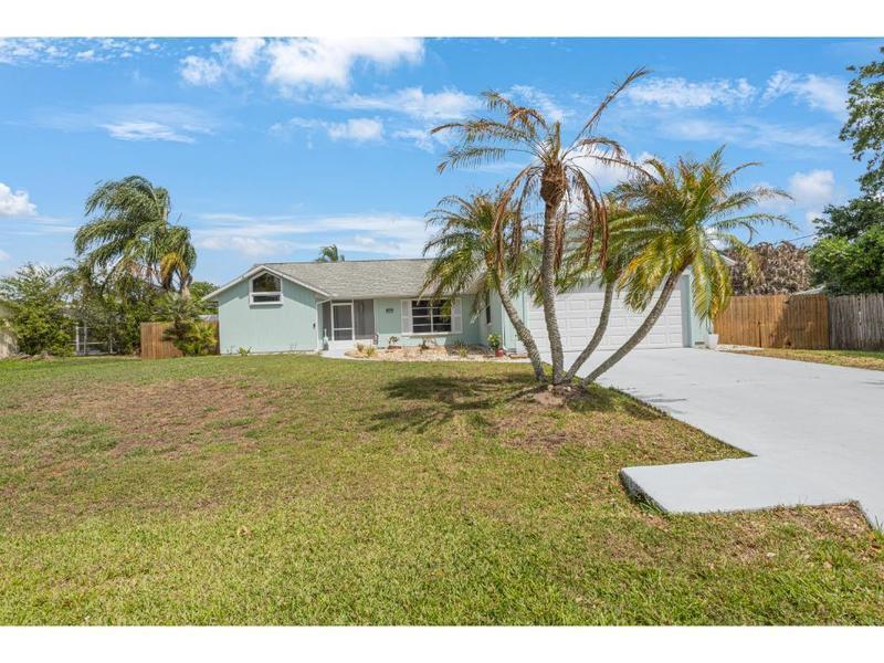 Foto de propiedad en 814 Floraland Avenue, Sebastian, FL 32958 Sebastian con MLS# 