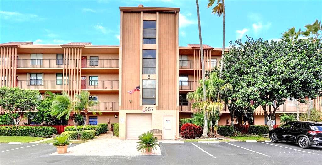 Foto de propiedad en 357 N Rock Island Road 407, Margate, FL 33063 Margate con MLS# 
