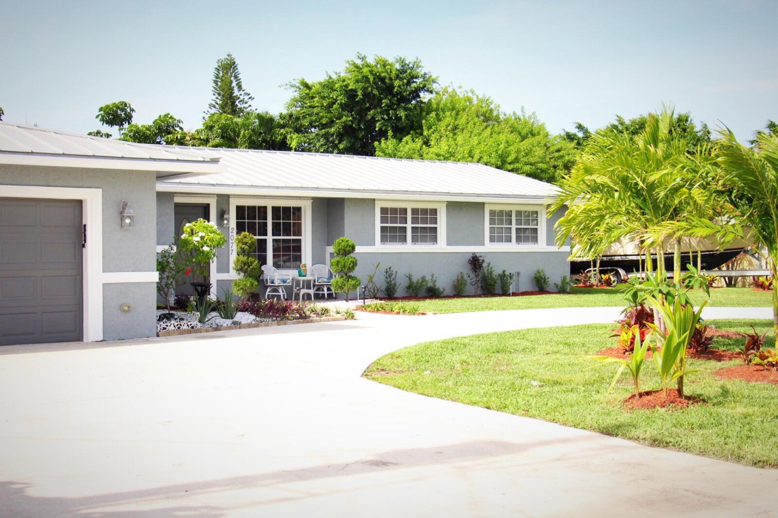 Foto de propiedad en 2077 Carambola Road, West Palm Beach, FL 33406 West Palm Beach con MLS# 