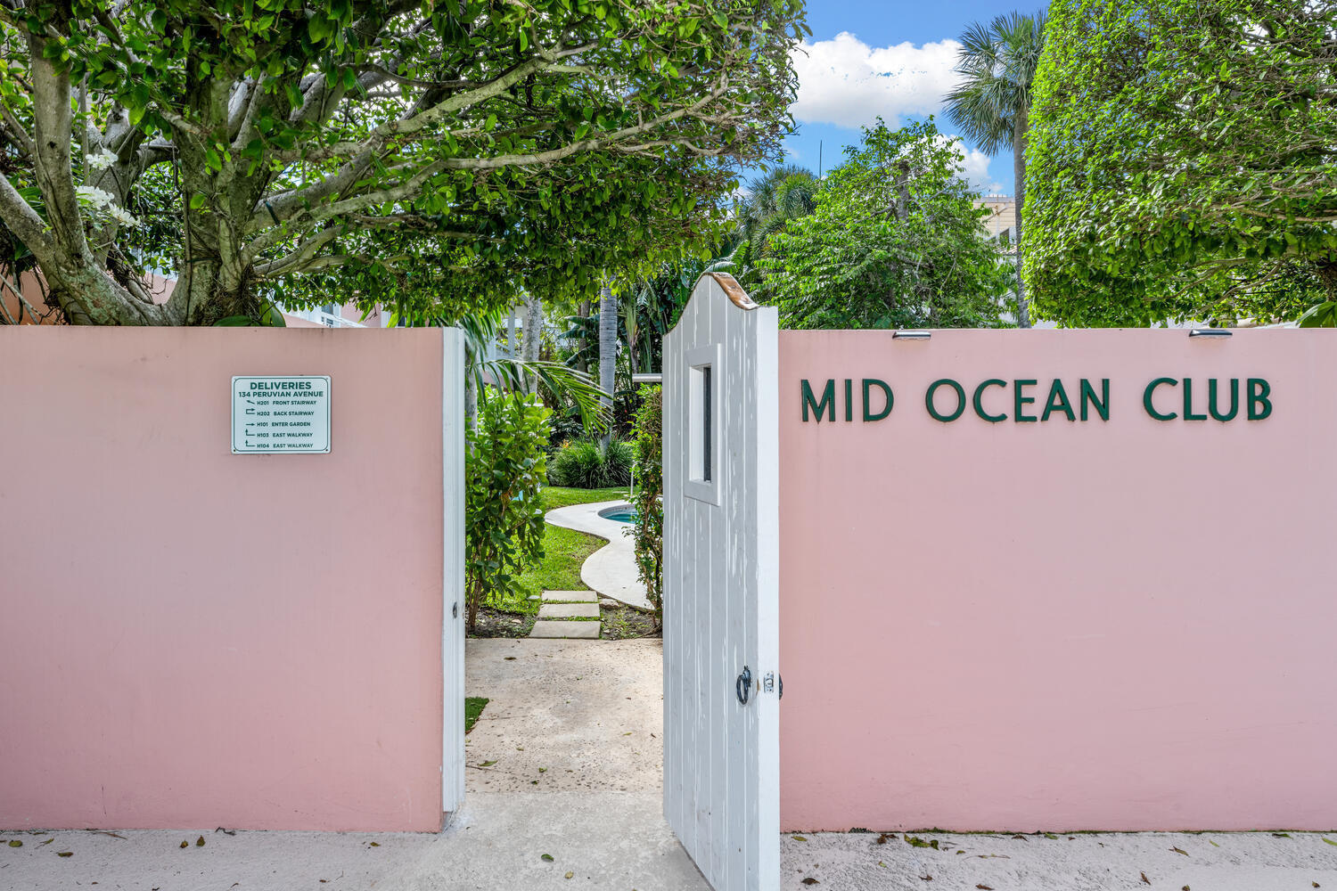 Foto de propiedad en 134 Peruvian Avenue 104, Palm Beach, FL 33480 Palm Beach con MLS# 