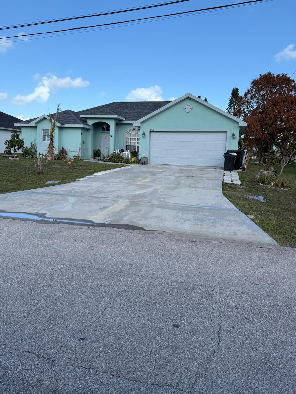 Foto de propiedad en 2541 SE Rock Springs Drive, Port St. Lucie, FL 34952 Port St. Lucie con MLS# 