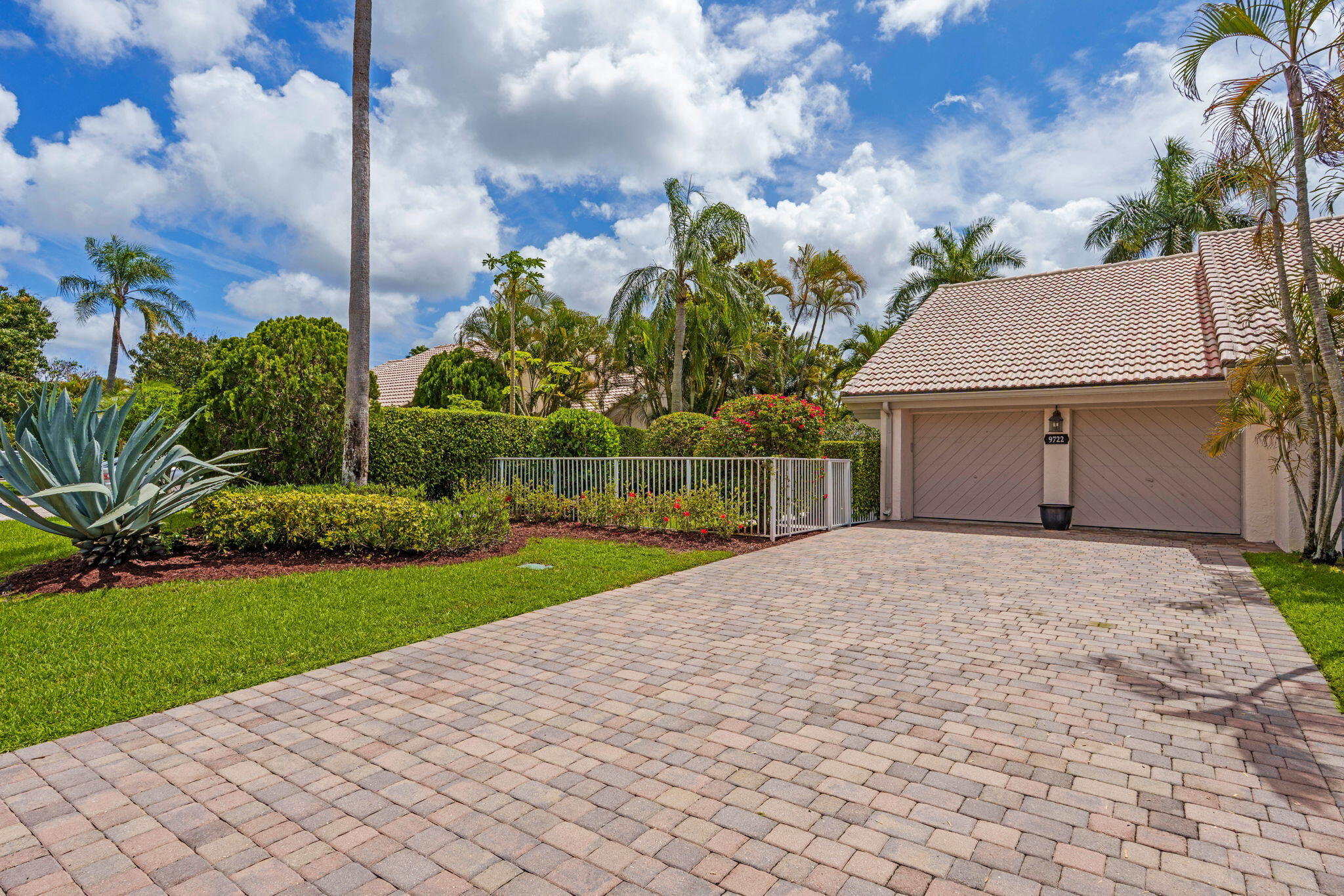 Foto de propiedad en 9722 Erica Court, Boca Raton, FL 33496 Boca Raton con MLS# 
