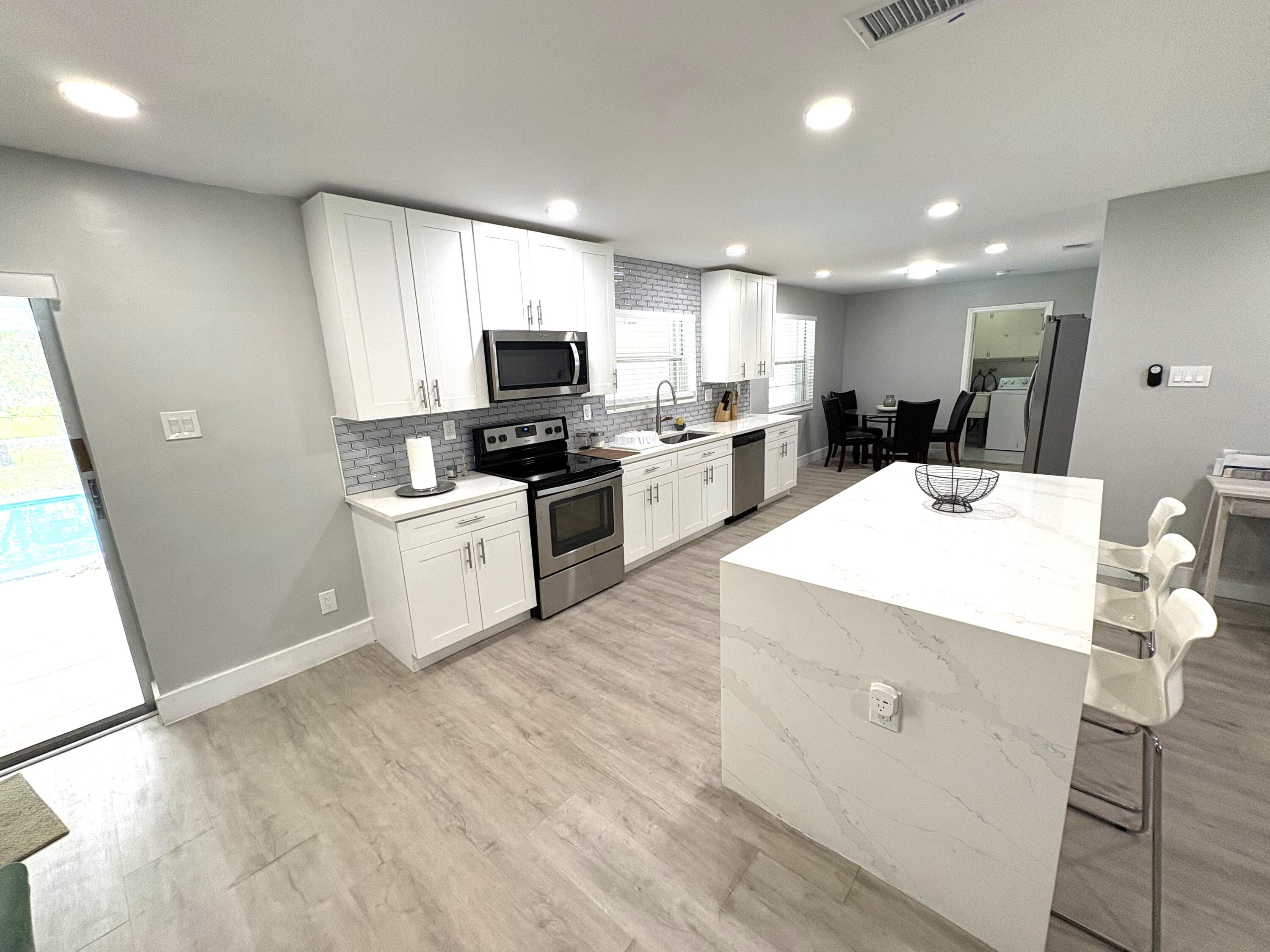 Foto de propiedad en 1401 NW 75th Terrace, Plantation, FL 33313 Plantation con MLS# 