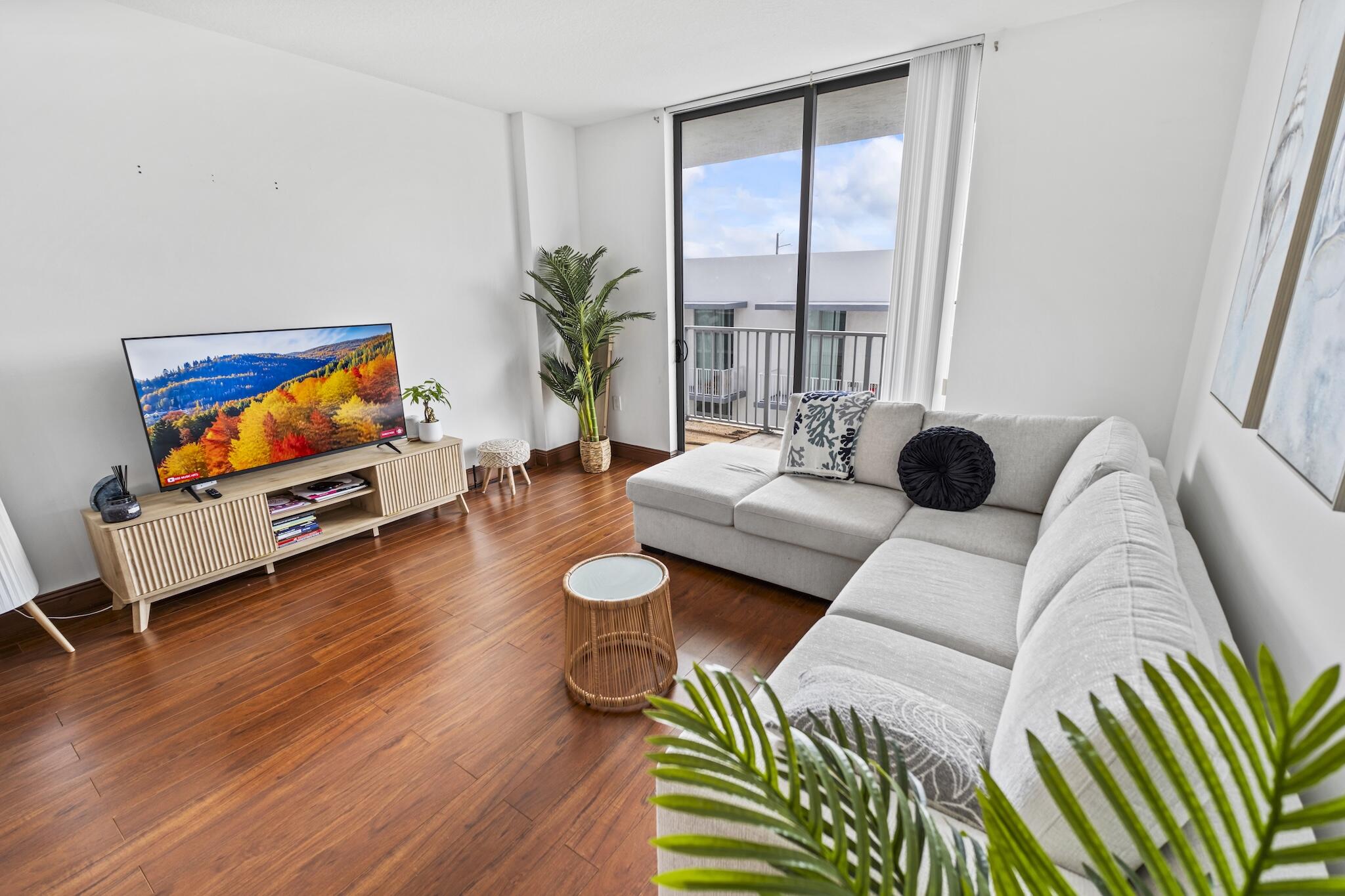 Foto de propiedad en 140 S Dixie Highway 533, Hollywood, FL 33020 Hollywood con MLS# 
