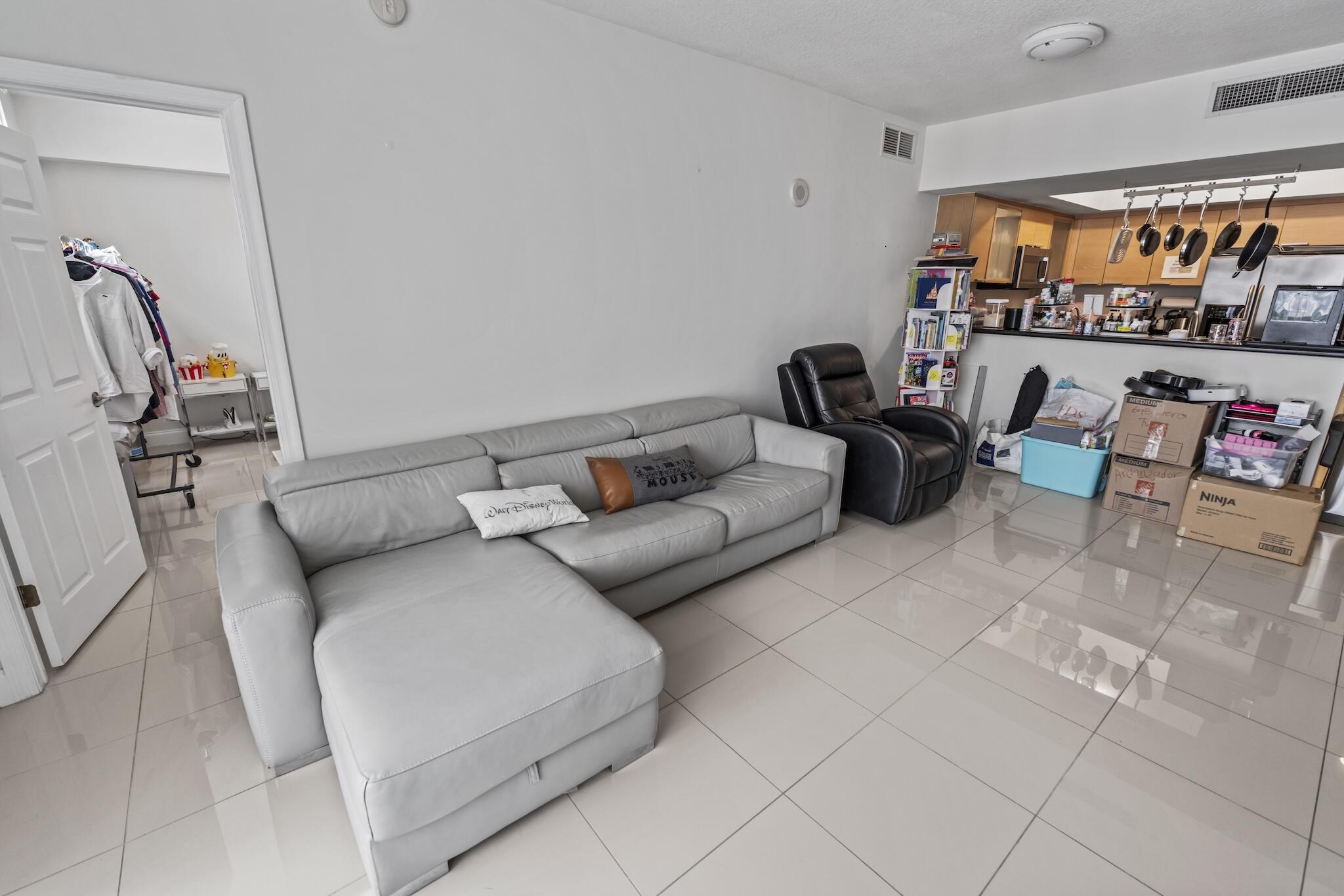 Foto de propiedad en 140 S Dixie Highway 512, Hollywood, FL 33020 Hollywood con MLS# 