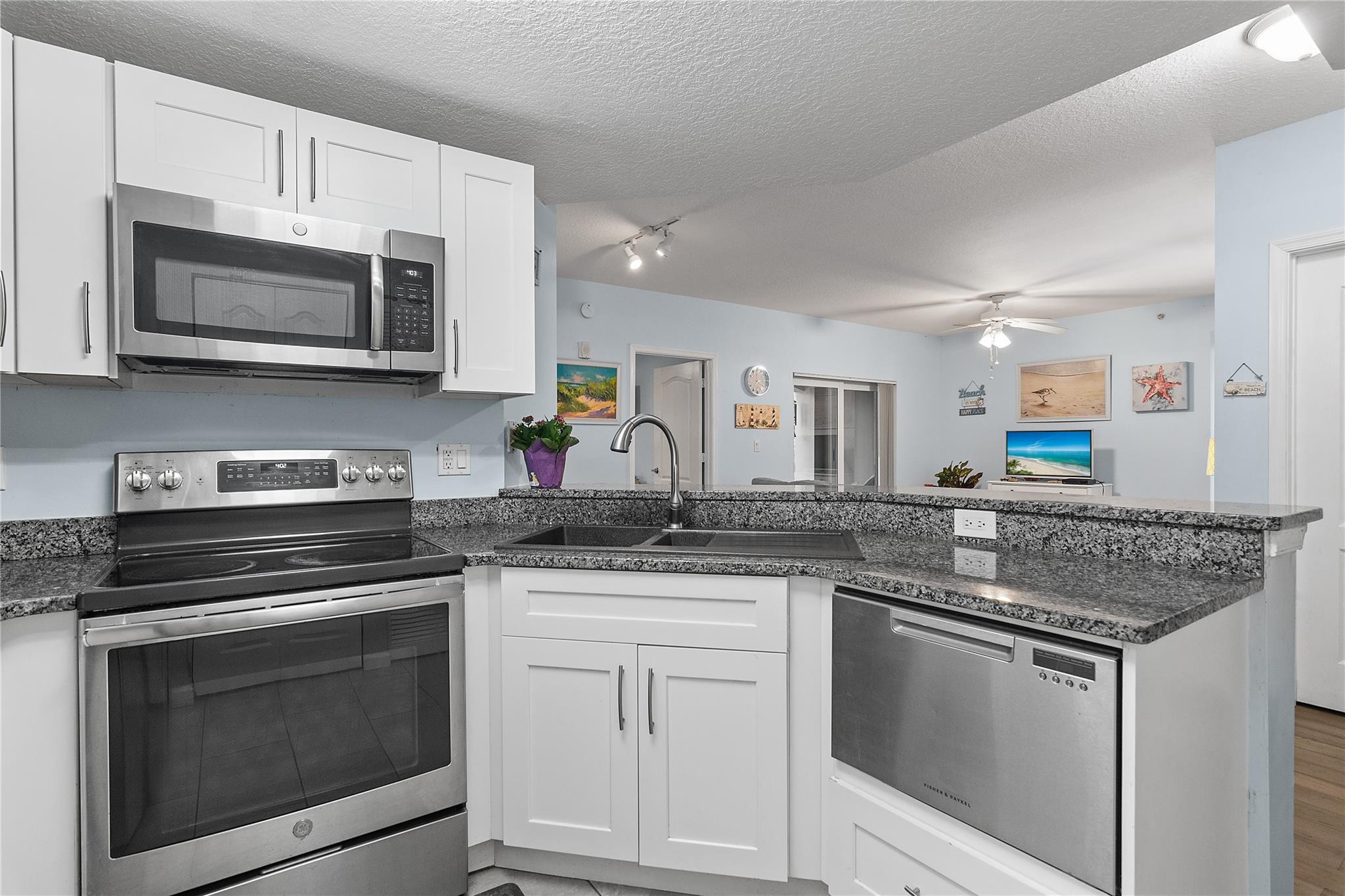 Foto de propiedad en 5095 Fairways Circle 102, Vero Beach, FL 32967 Vero Beach con MLS# 