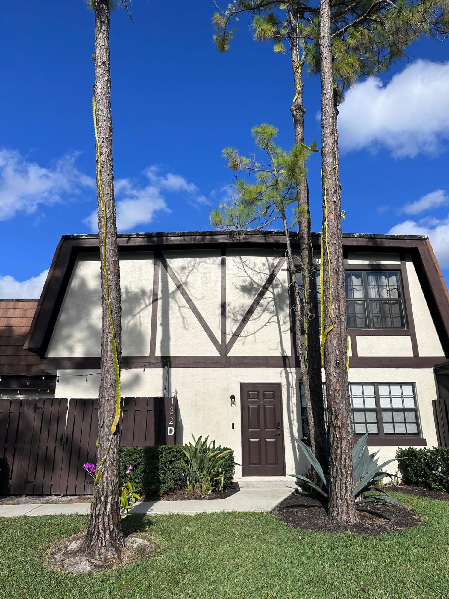 Foto de propiedad en 132 Weybridge Circle, Royal Palm Beach, FL 33411 Royal Palm Beach con MLS# 