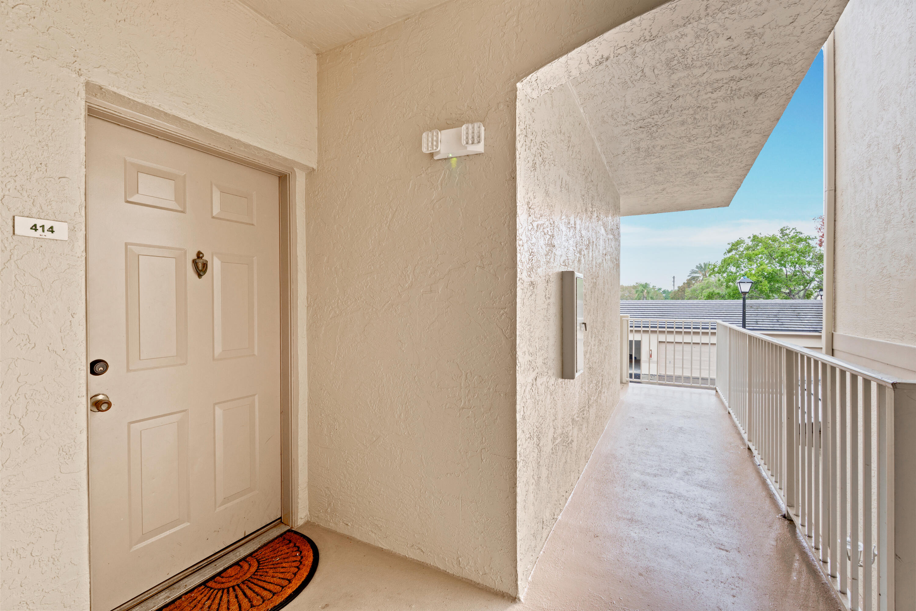 Foto de propiedad en 2080 Greenview Shores Boulevard 414, Wellington, FL 33414 Wellington con MLS# 