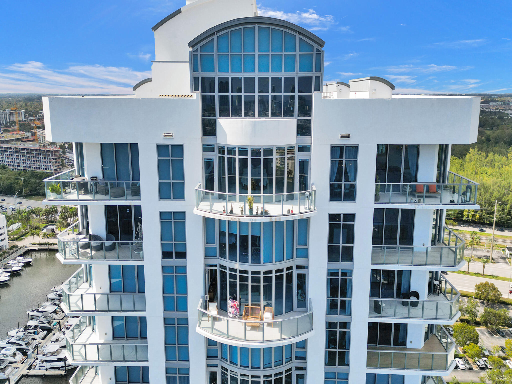 Foto de propiedad en 17301 Biscayne Boulevard, North Miami Beach, FL 33160 North Miami Beach con MLS# 