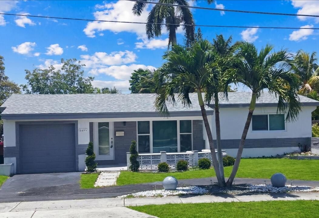 Foto de propiedad en 6641 Miramar Parkway, Miramar, FL 33023 Miramar con MLS# 