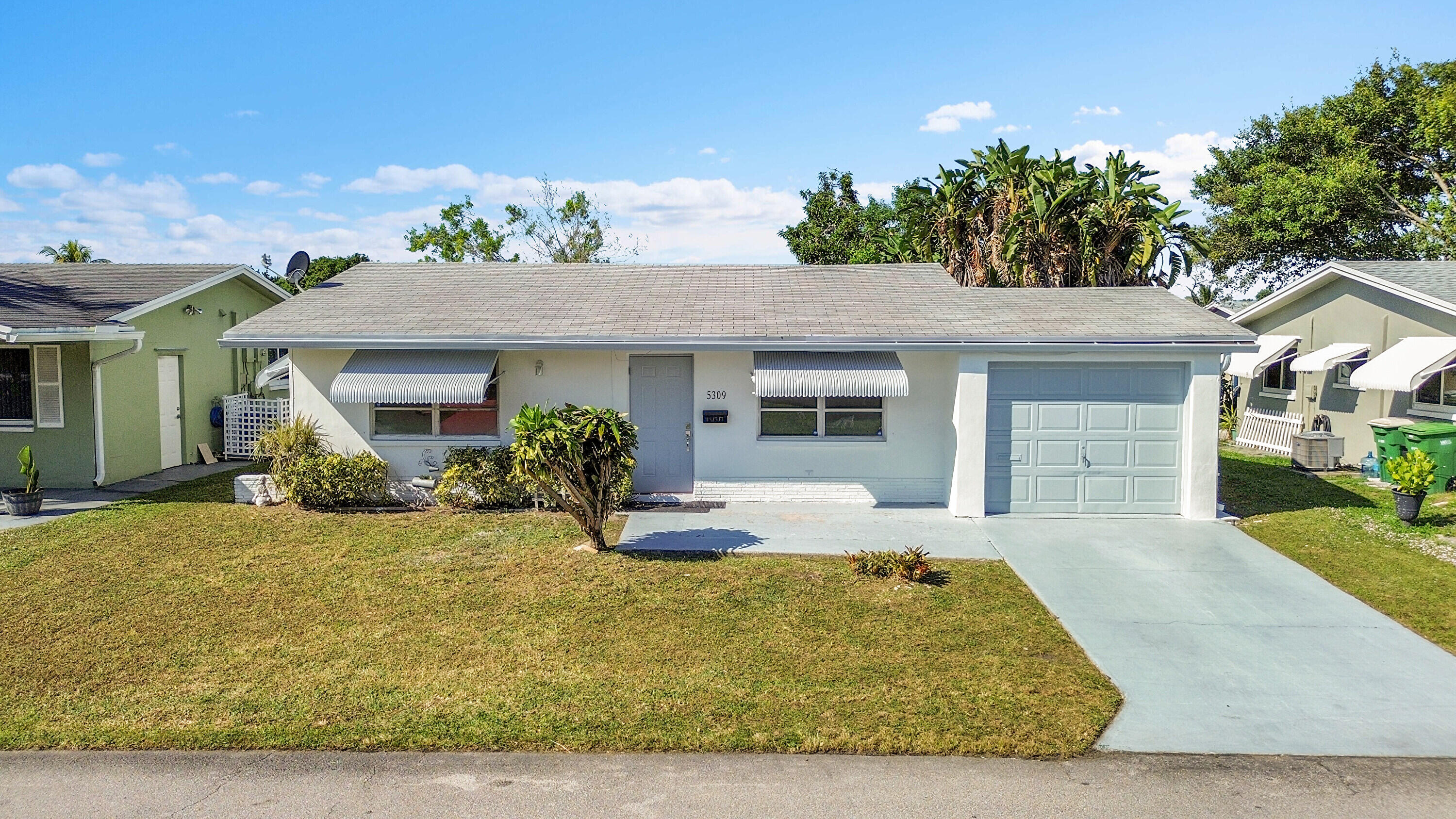 Foto de propiedad en 5309 NW 49th Avenue, Tamarac, FL 33319 Tamarac con MLS# 
