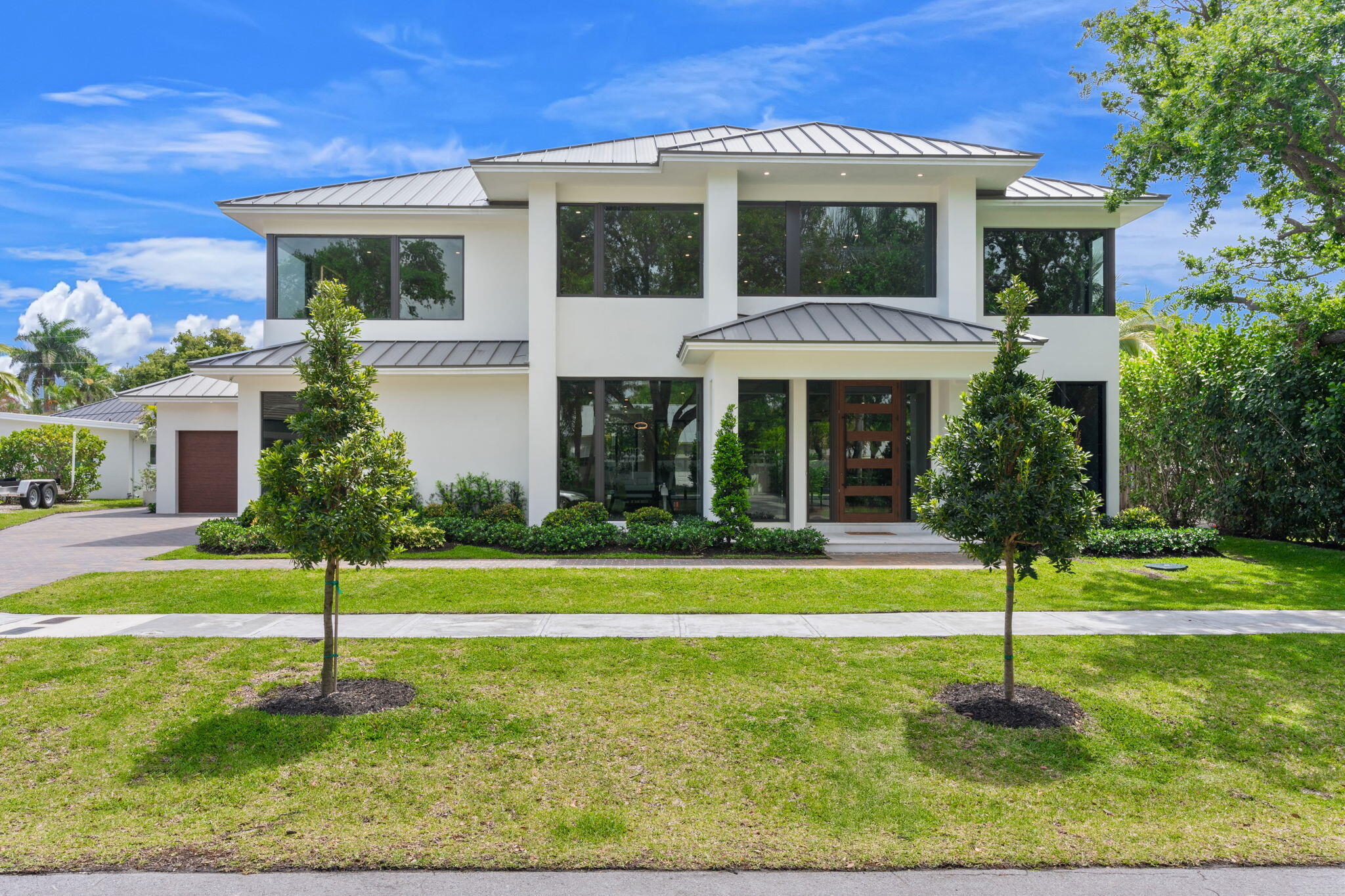 Foto de propiedad en 2406 NE 13th Court, Fort Lauderdale, FL 33304 Fort Lauderdale con MLS# 