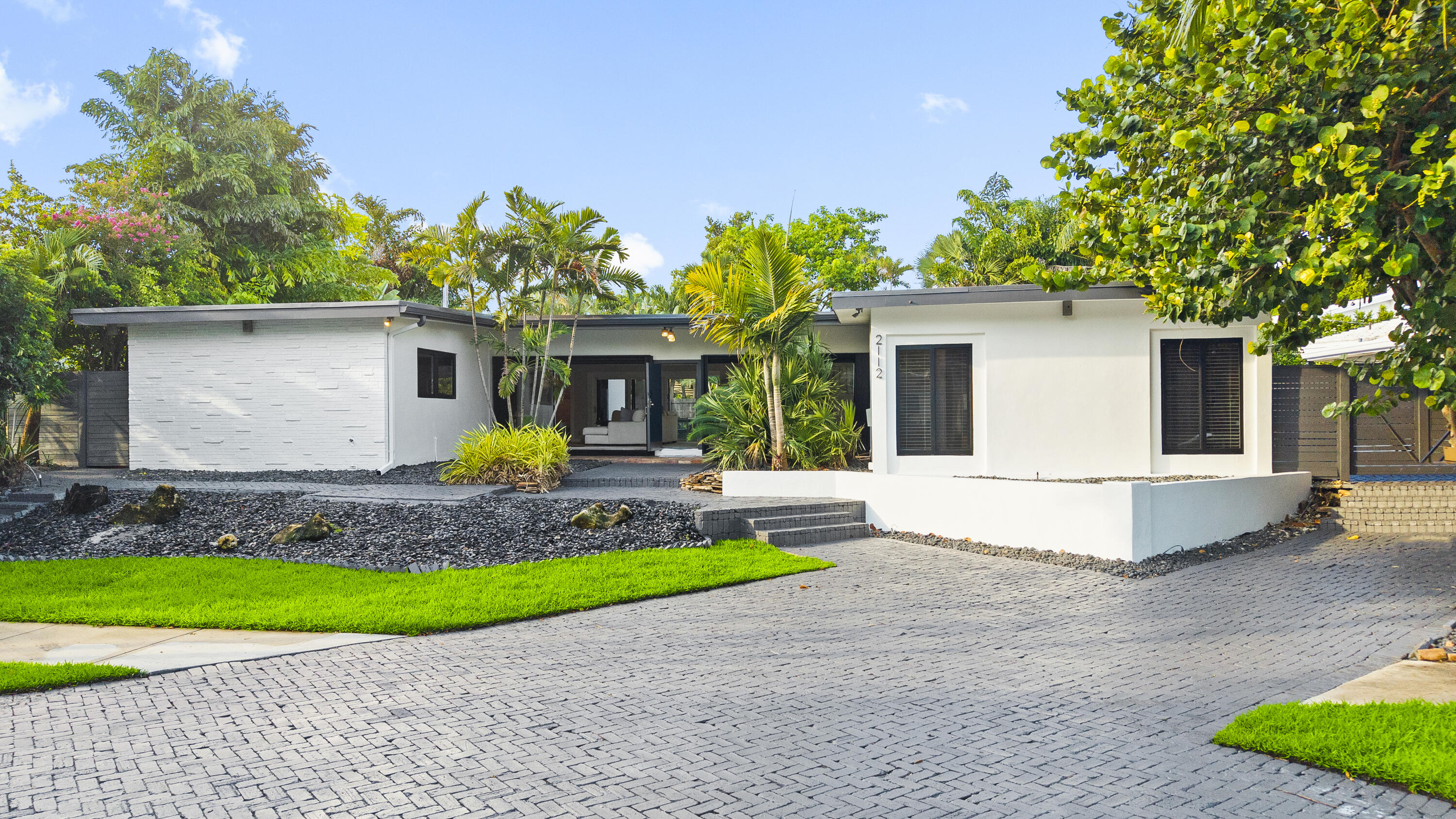 Foto de propiedad en 2112 Manatee Drive, Fort Lauderdale, FL 33316 Fort Lauderdale con MLS# 
