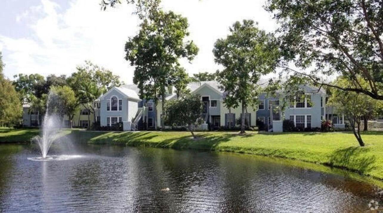 Foto de propiedad en 1000 Crystal Way L, FL 33444  con MLS# 