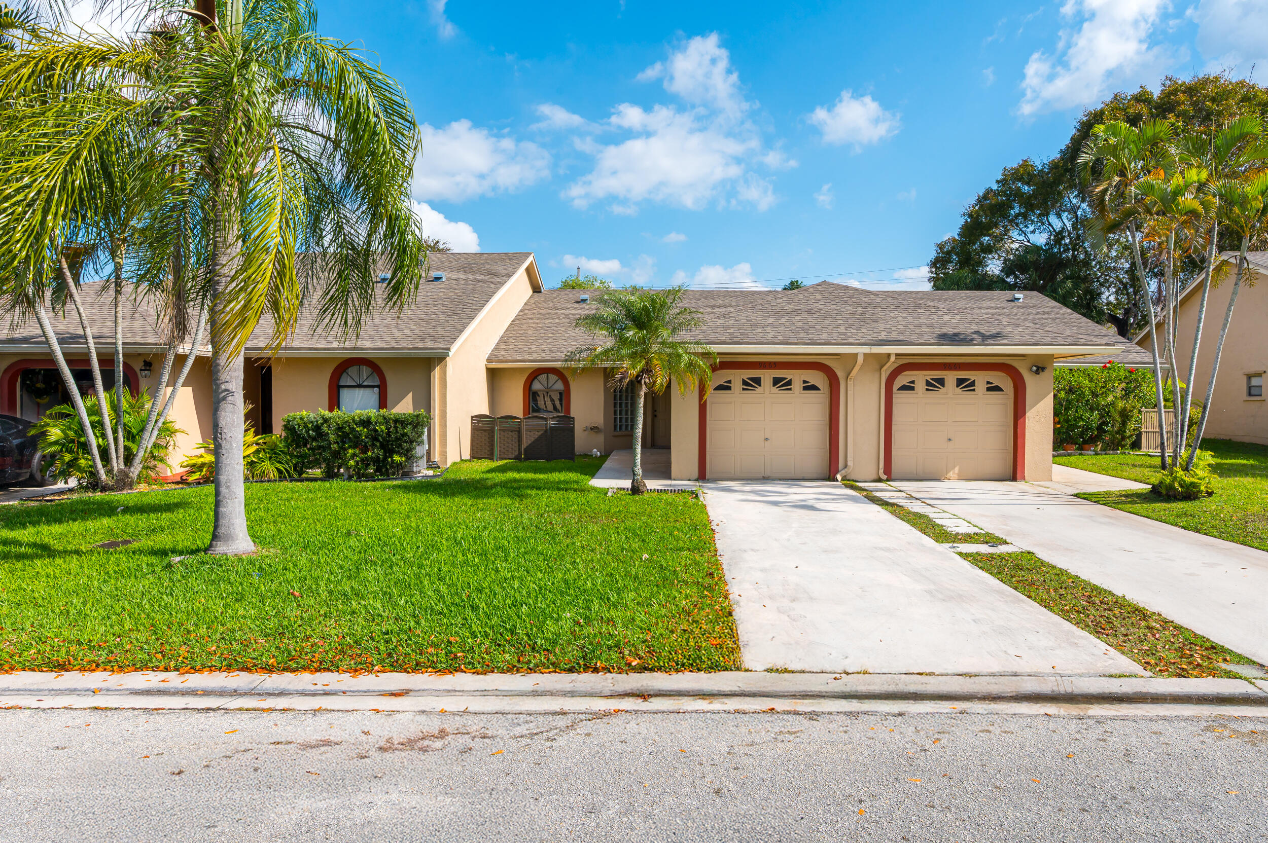 Foto de propiedad en 9665 NW 76th Court, Tamarac, FL 33321 Tamarac con MLS# 