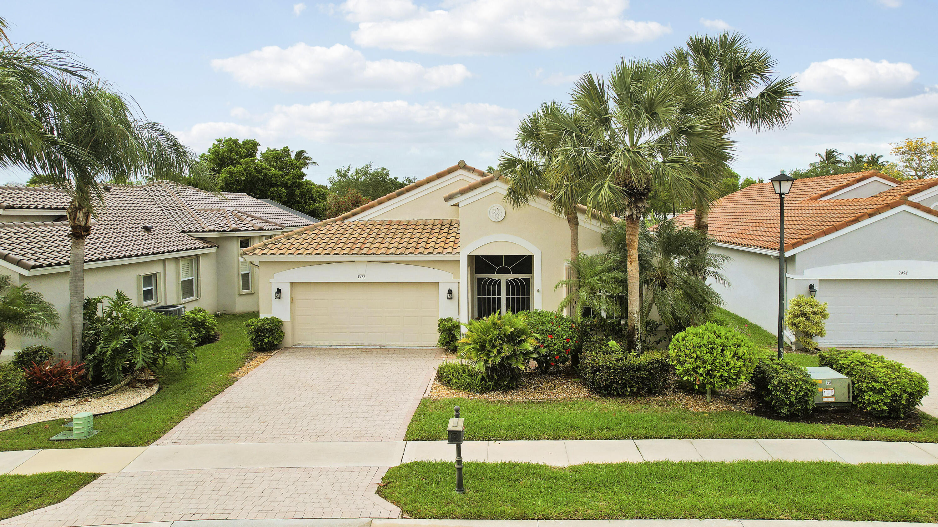 Foto de propiedad en 9486 Vercelli Street, Lake Worth, FL 33467 Lake Worth con MLS# 