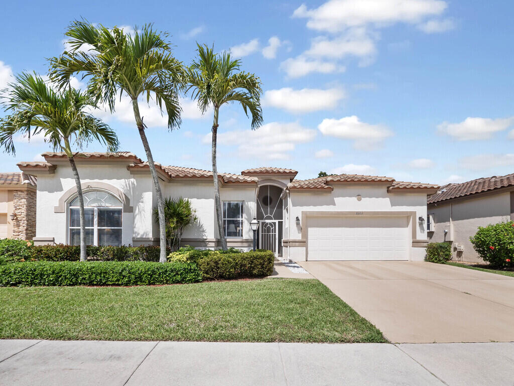 Foto de propiedad en 8501 Golden Cypress Court, Lake Worth, FL 33467 Lake Worth con MLS# 
