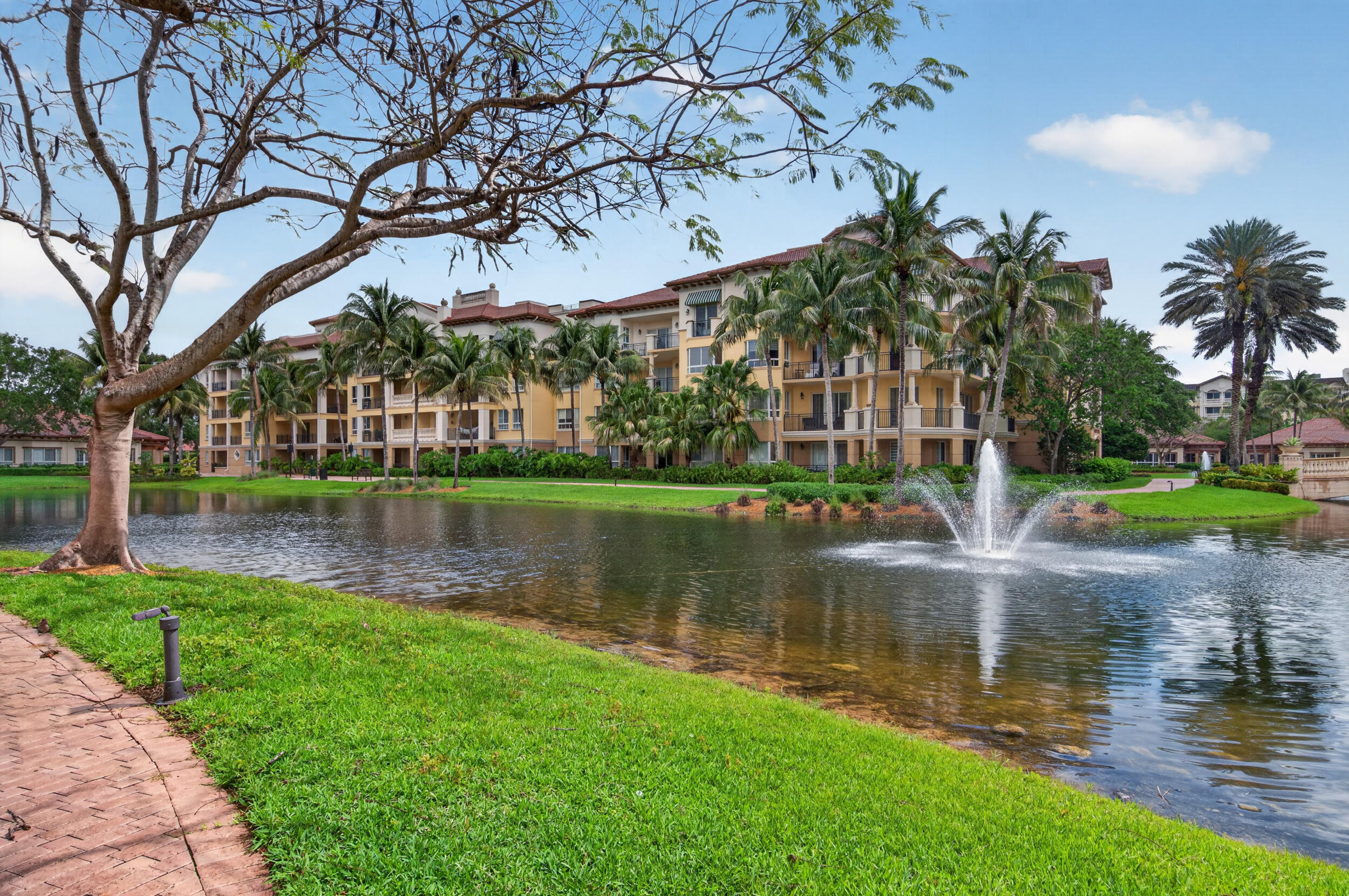 Foto de propiedad en 16135 Emerald Estates Drive 164, Weston, FL 33331 Weston con MLS# 