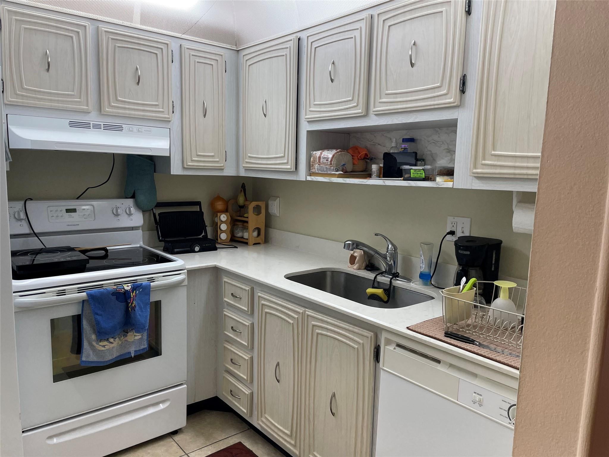En Venta 2821 Somerset Drive 118, Lauderdale Lakes, FL 33311, Lauderdale Lakes, FL 33311