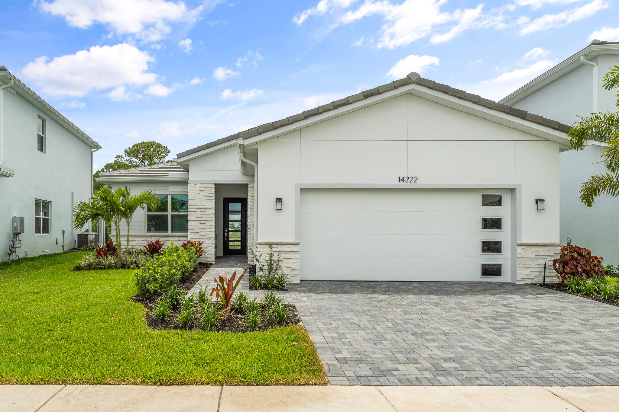 Foto de propiedad en 14222 SW Artesia Dr Drive, Port St. Lucie, FL 34987 Port St. Lucie con MLS# 