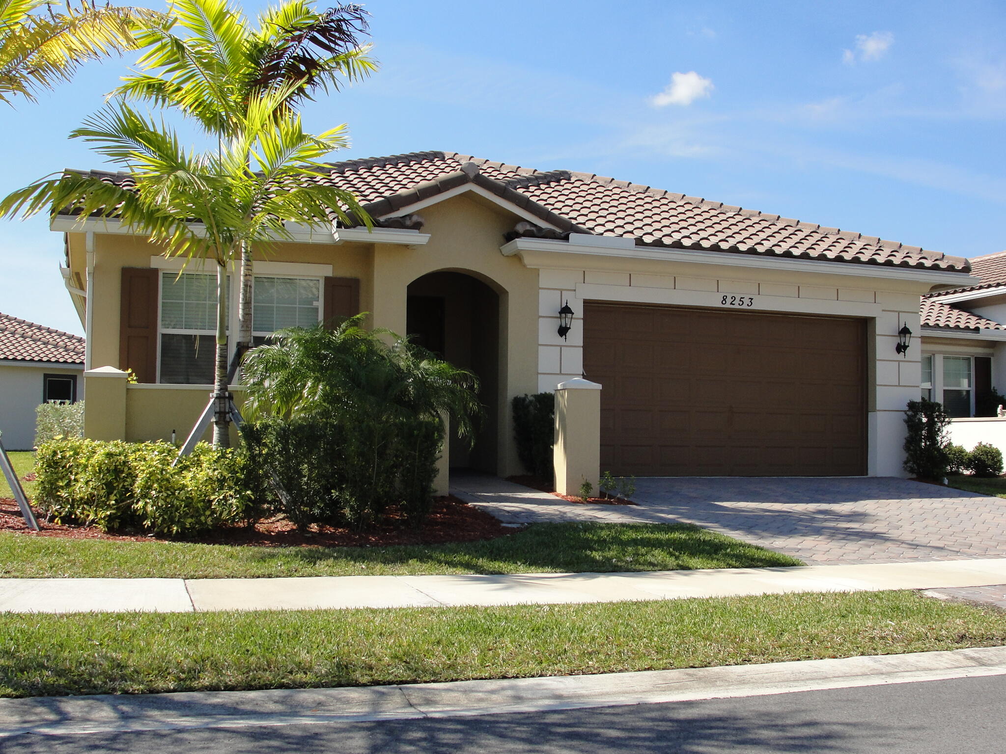 Foto de propiedad en 8253 NW 118th Way NW, Parkland, FL 33076 Parkland con MLS# 