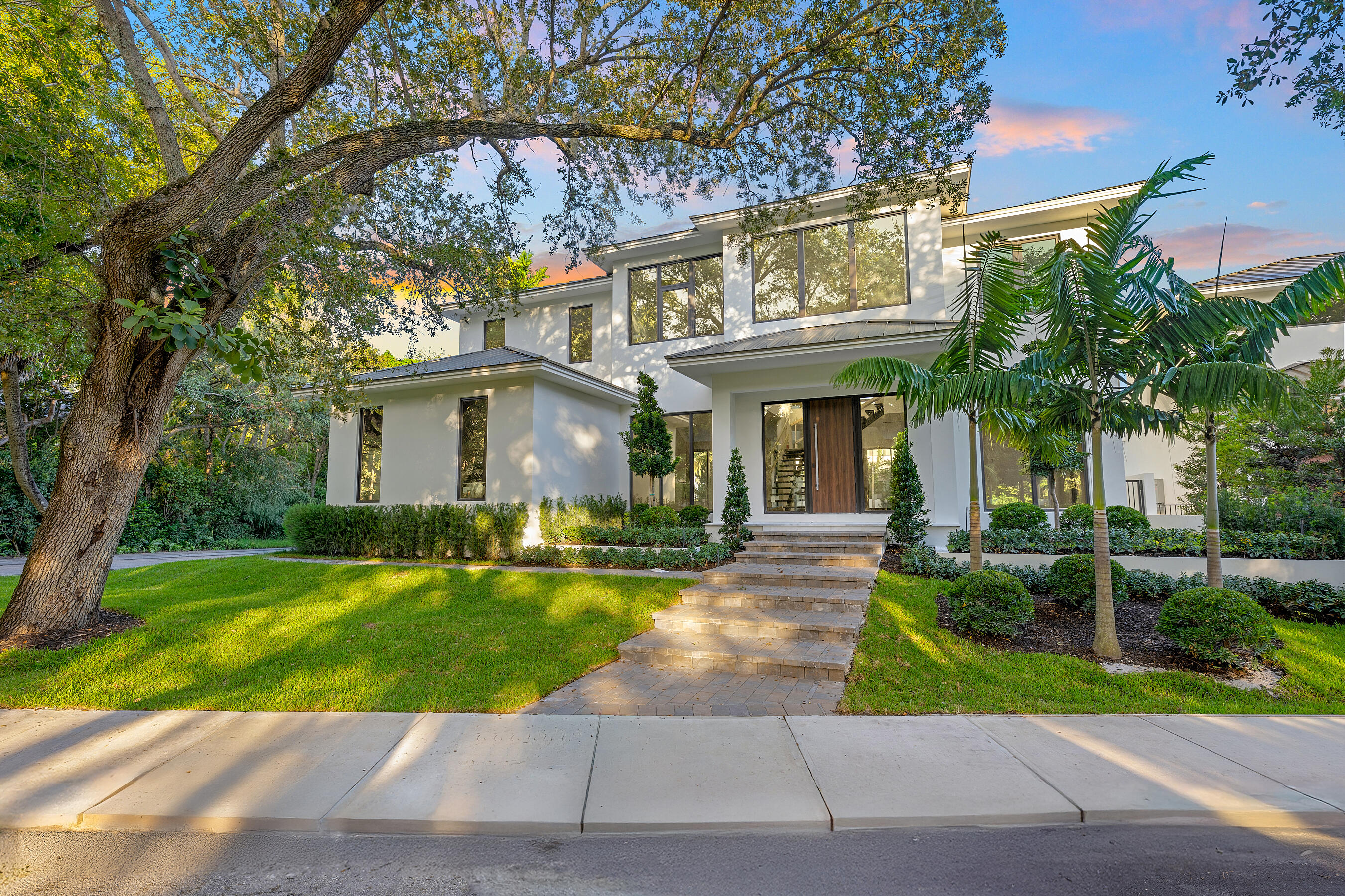 Foto de propiedad en 1550 Ponce De Leon Drive, Fort Lauderdale, FL 33316 Fort Lauderdale con MLS# 