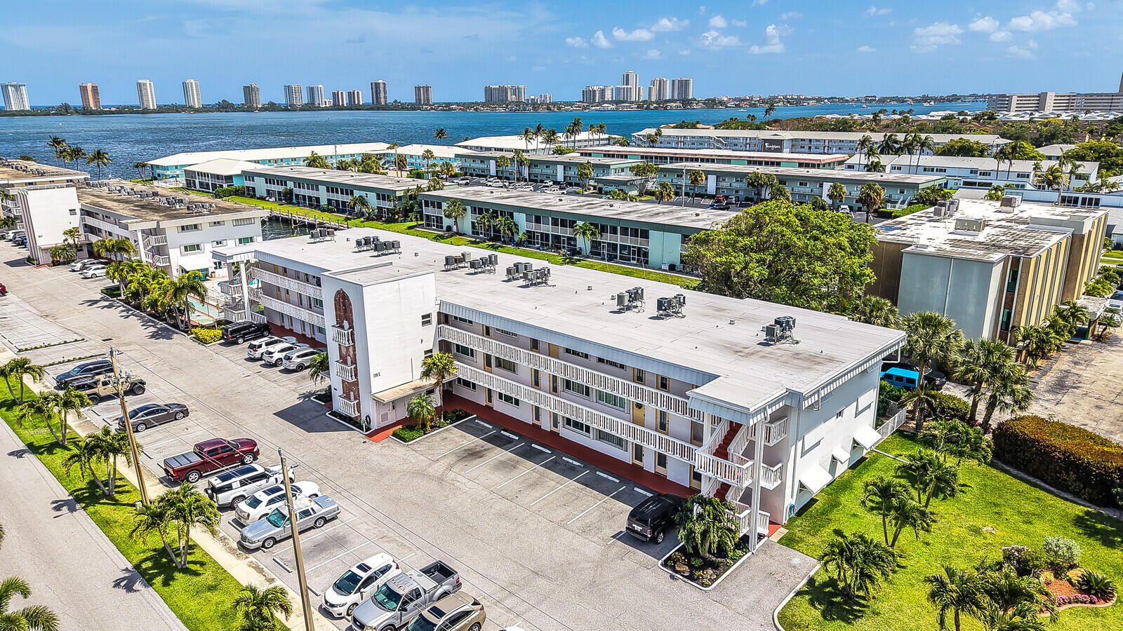 Foto de propiedad en 130 Doolen Court 109, North Palm Beach, FL 33408 North Palm Beach con MLS# 