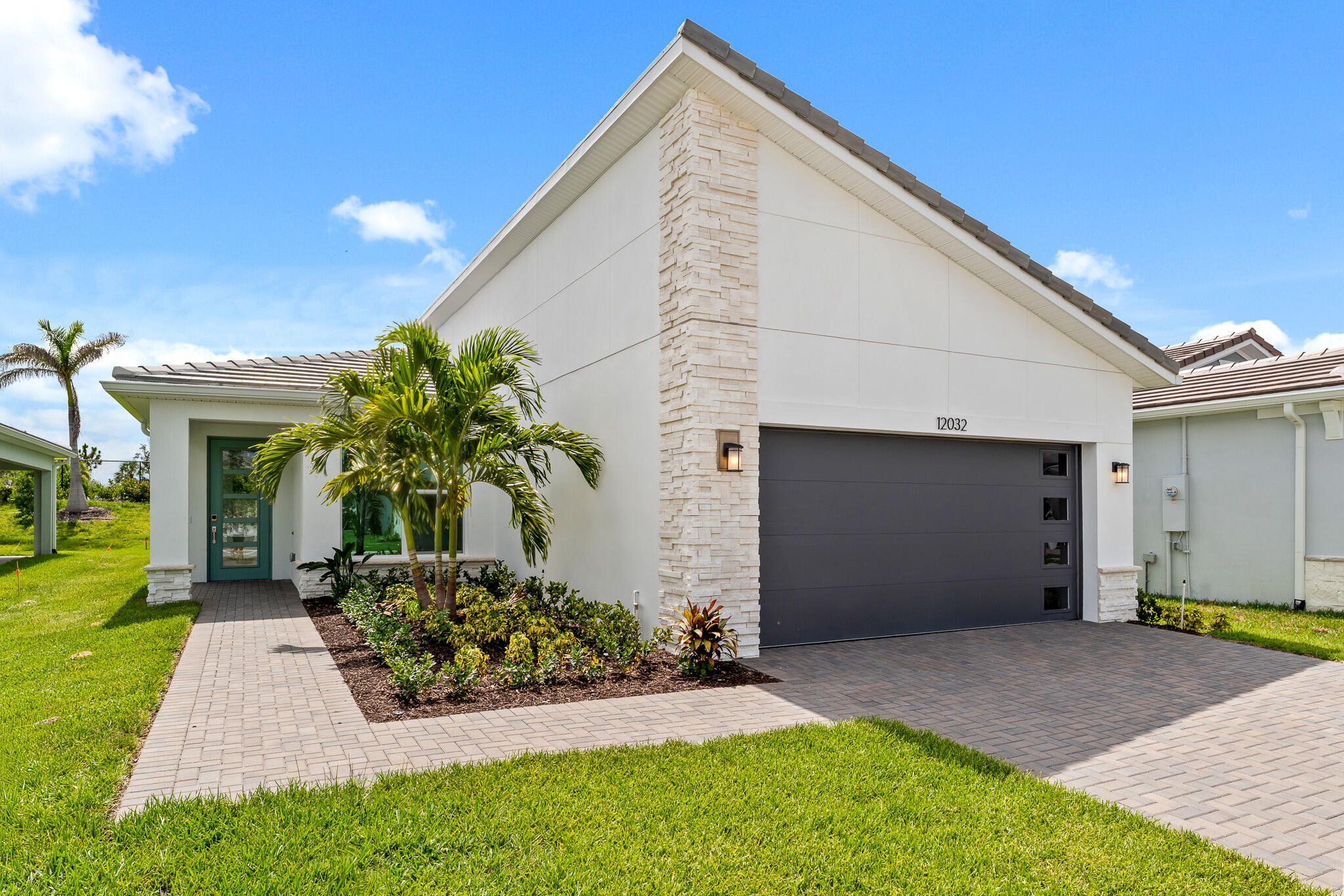 Foto de propiedad en 12032 SW Pantone Street, Port St. Lucie, FL 34987 Port St. Lucie con MLS# 