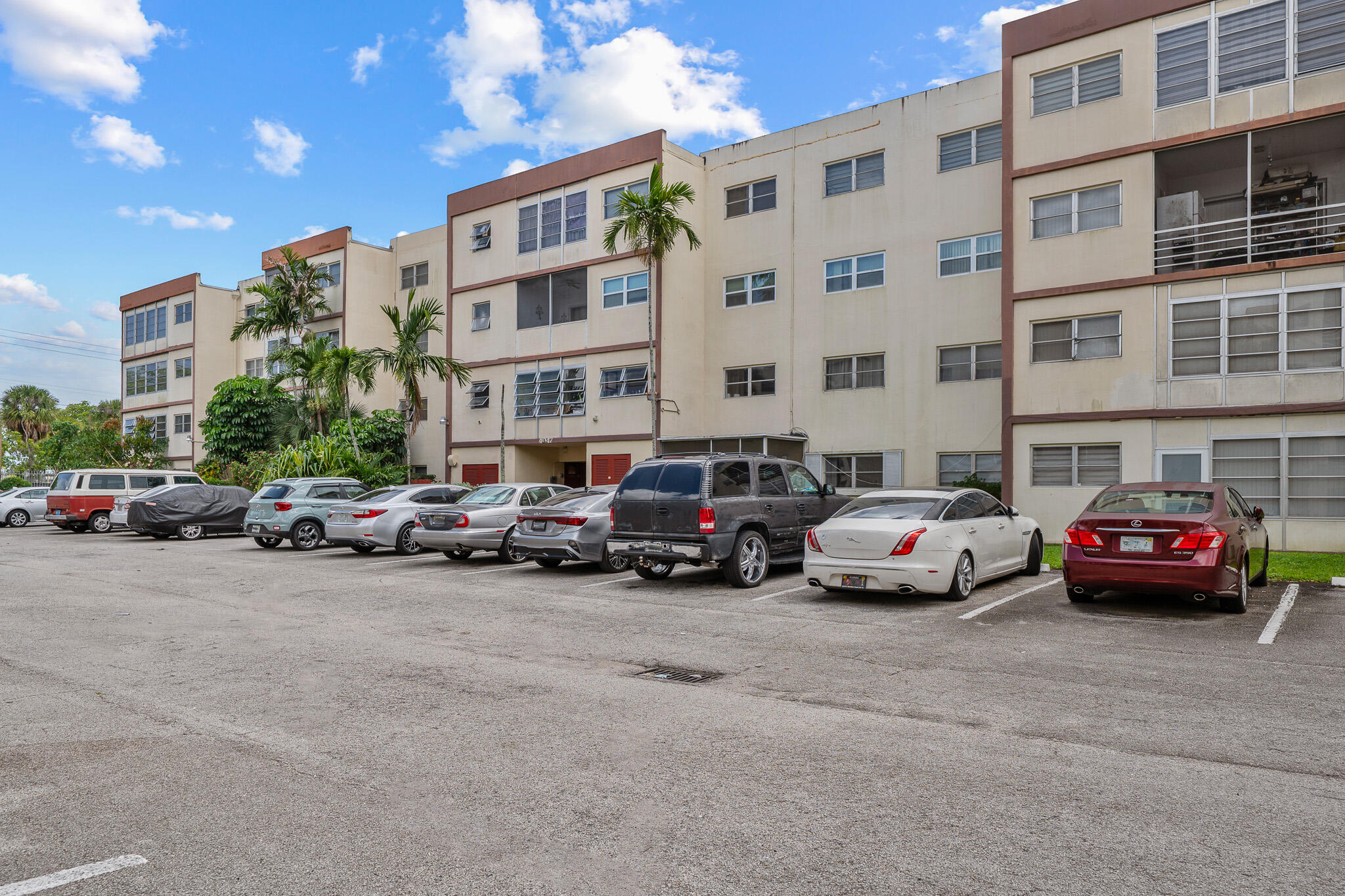 Foto de propiedad en 4047 NW 16th Street 206, Lauderhill, FL 33313 Lauderhill con MLS# 