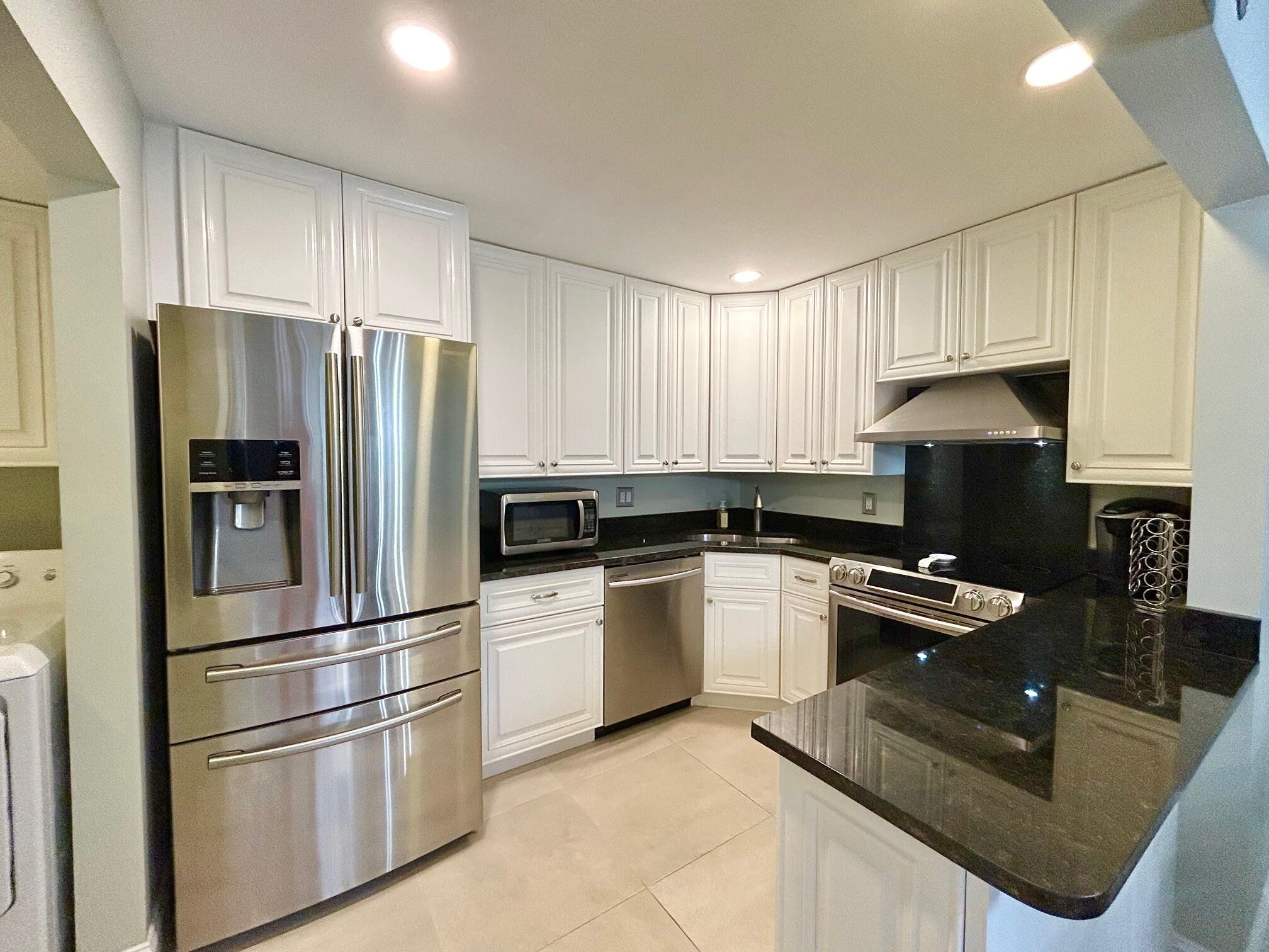Foto de propiedad en 140 Lake Pine Circle A-1, Greenacres, FL 33463 Greenacres con MLS# 