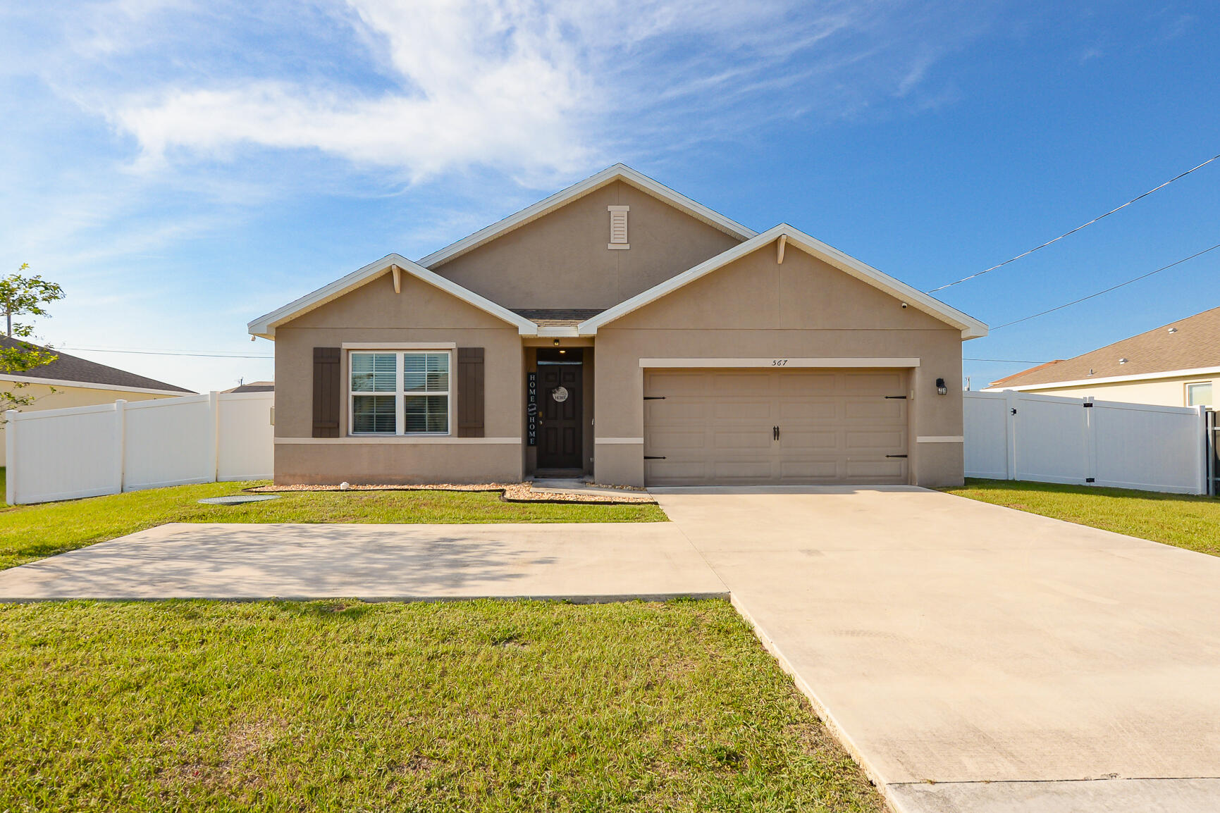 Foto de propiedad en 567 SW Paar Drive, Port St. Lucie, FL 34953 Port St. Lucie con MLS# 