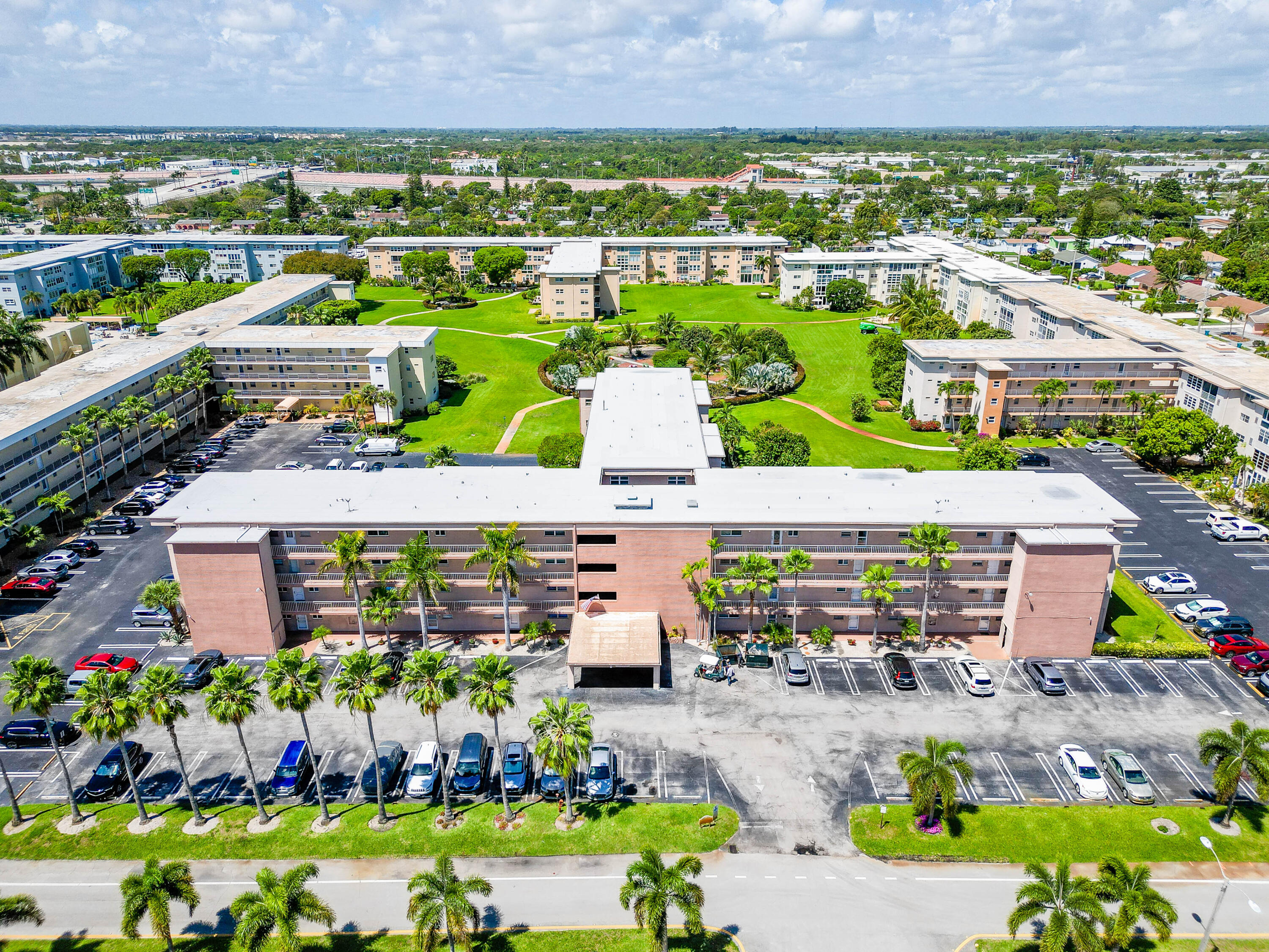 Foto de propiedad en 2615 NE 1st Court 411, Boynton Beach, FL 33435 Boynton Beach con MLS# 