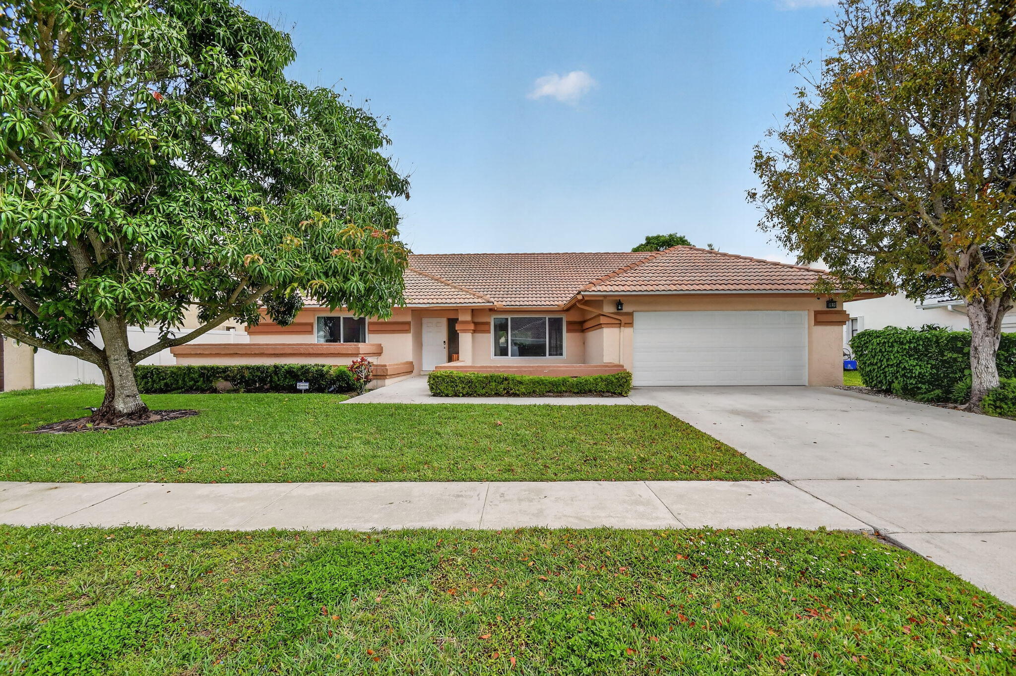 Foto de propiedad en 9501 Majestic Way, Boynton Beach, FL 33437 Boynton Beach con MLS# 