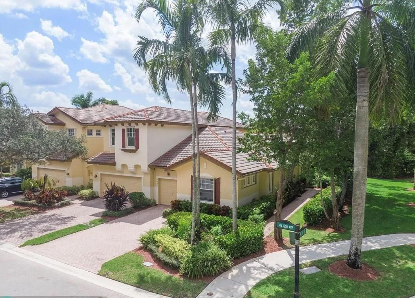 Foto de propiedad en 5784 NW 120th Avenue, Coral Springs, FL 33076 Coral Springs con MLS# 
