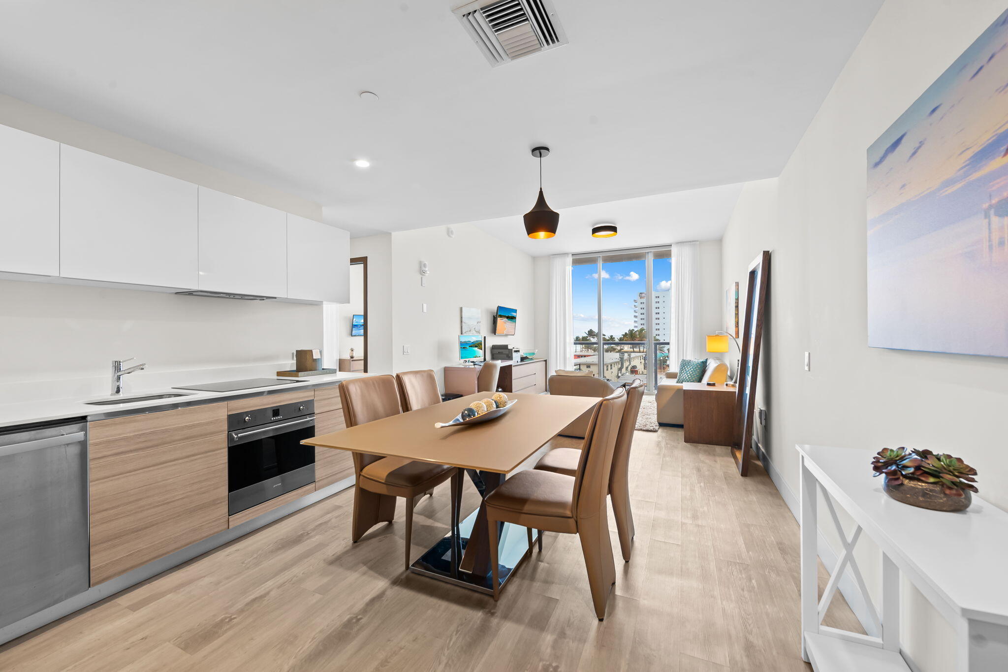 Foto de propiedad en 777 N Ocean Drive N407, Hollywood, FL 33019 Hollywood con MLS# 